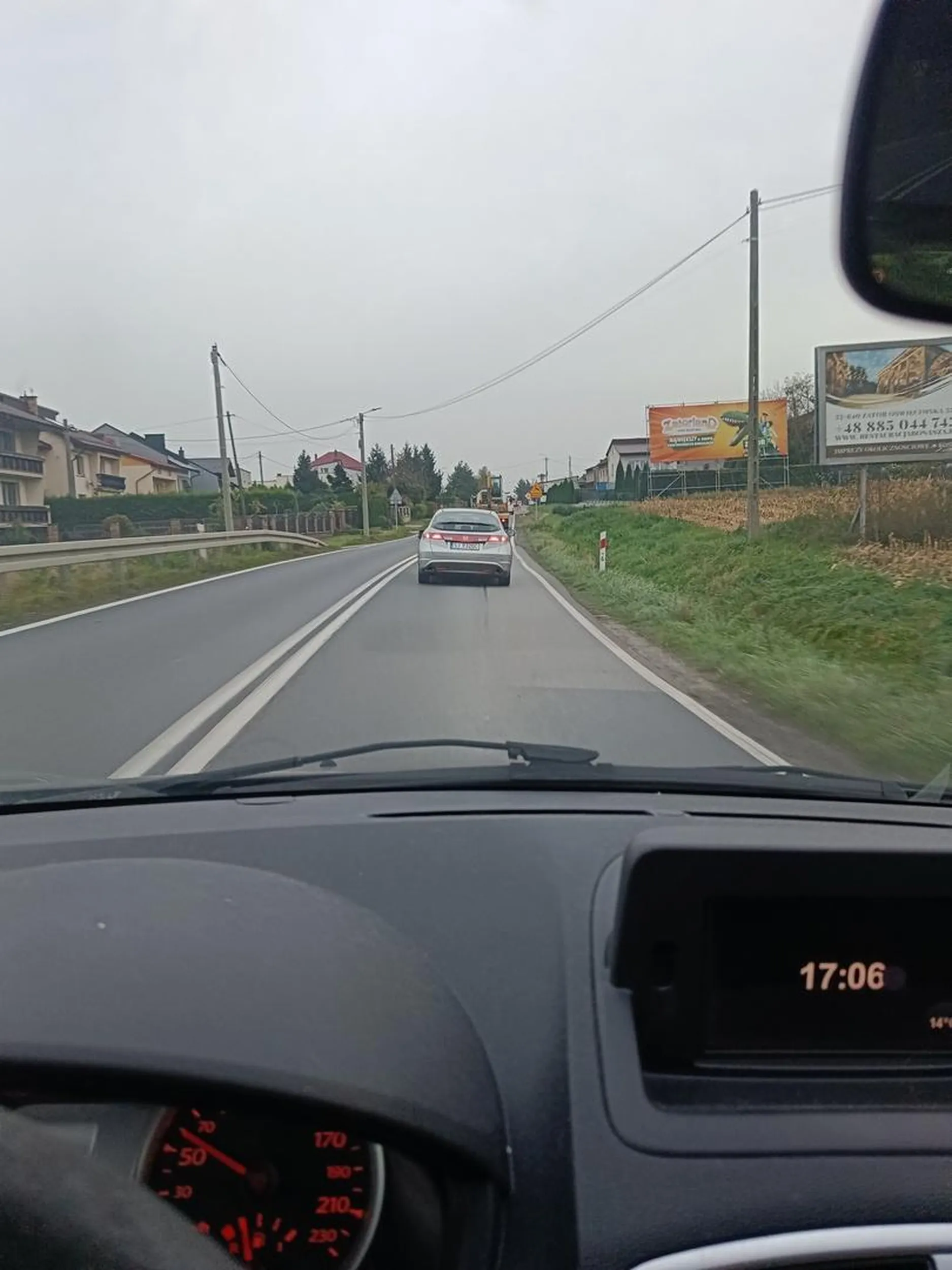 urwanie lusterka i zero reakcji za oświęcimiem. Jeśli ktoś szuka świadków chętnie pomogę.