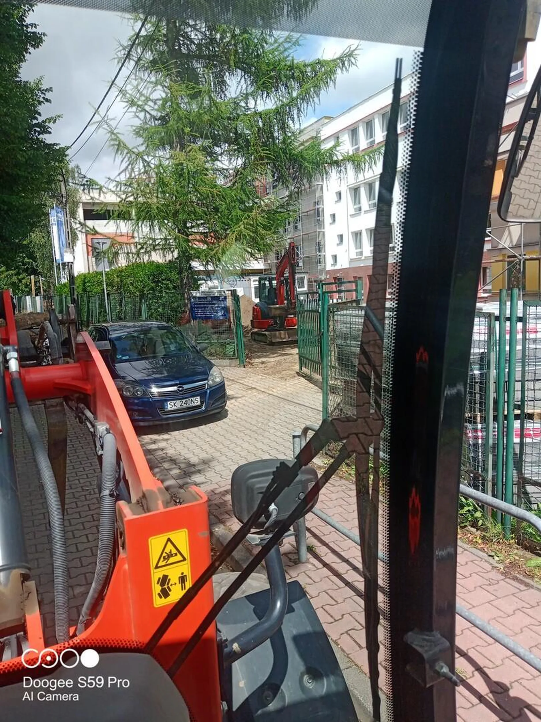 Brawa dla tego kierowcy zastawił wjazd na budowę i poszedł w pi...