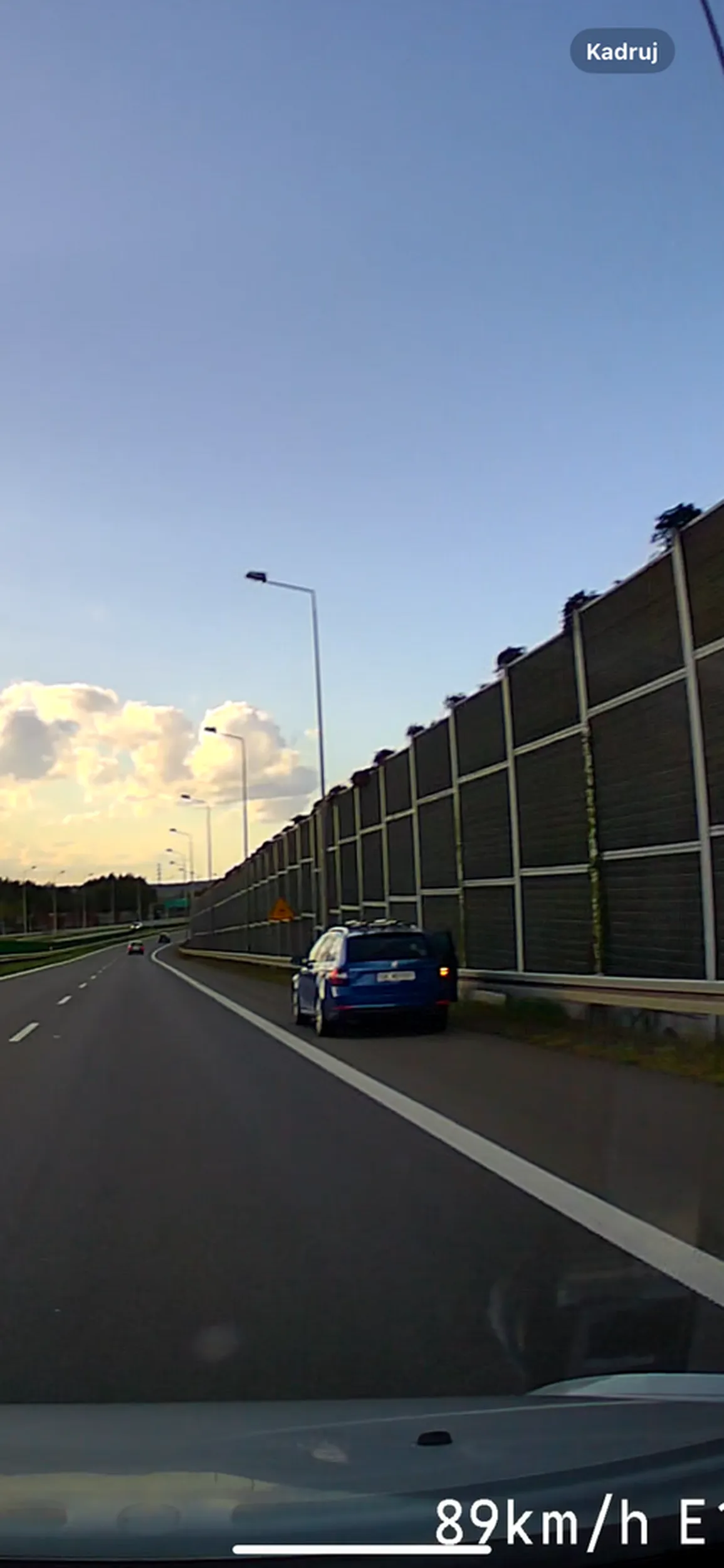 Nie ma to jak wypieprzać śmieci na ekspresówce…