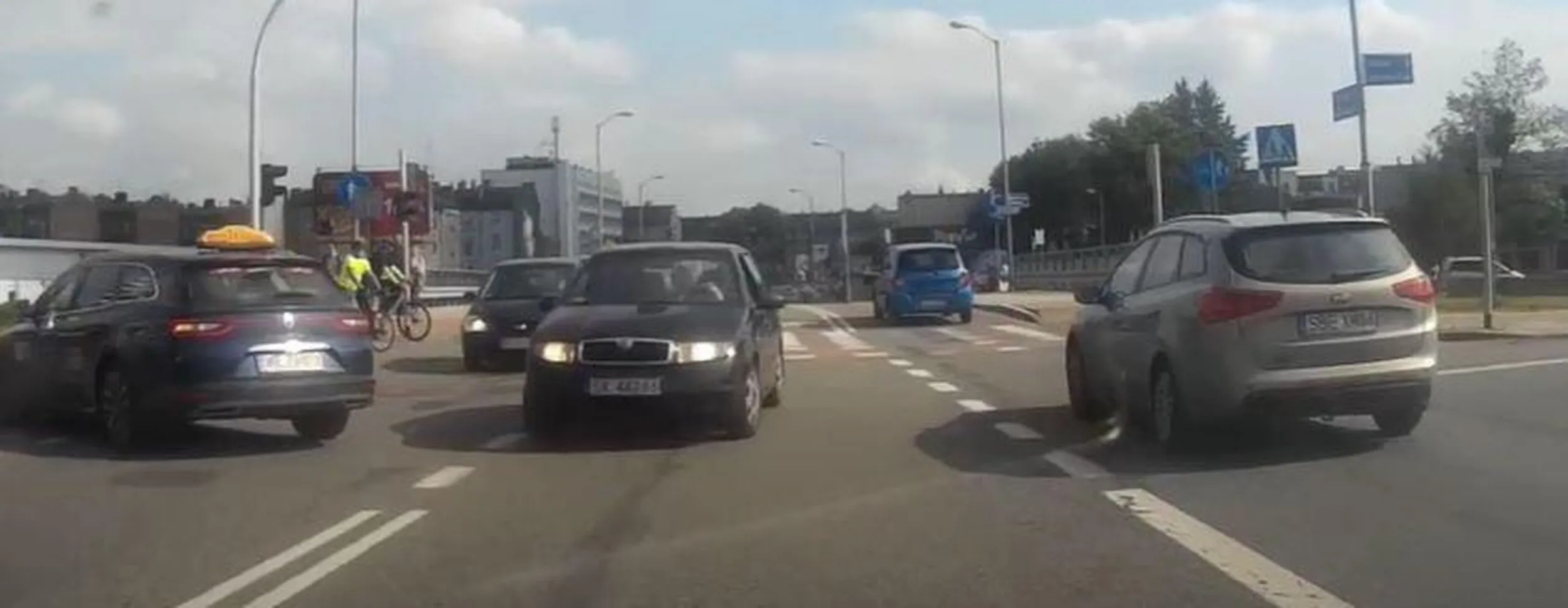 Jeździ pod prąd na skrzyżowaniach