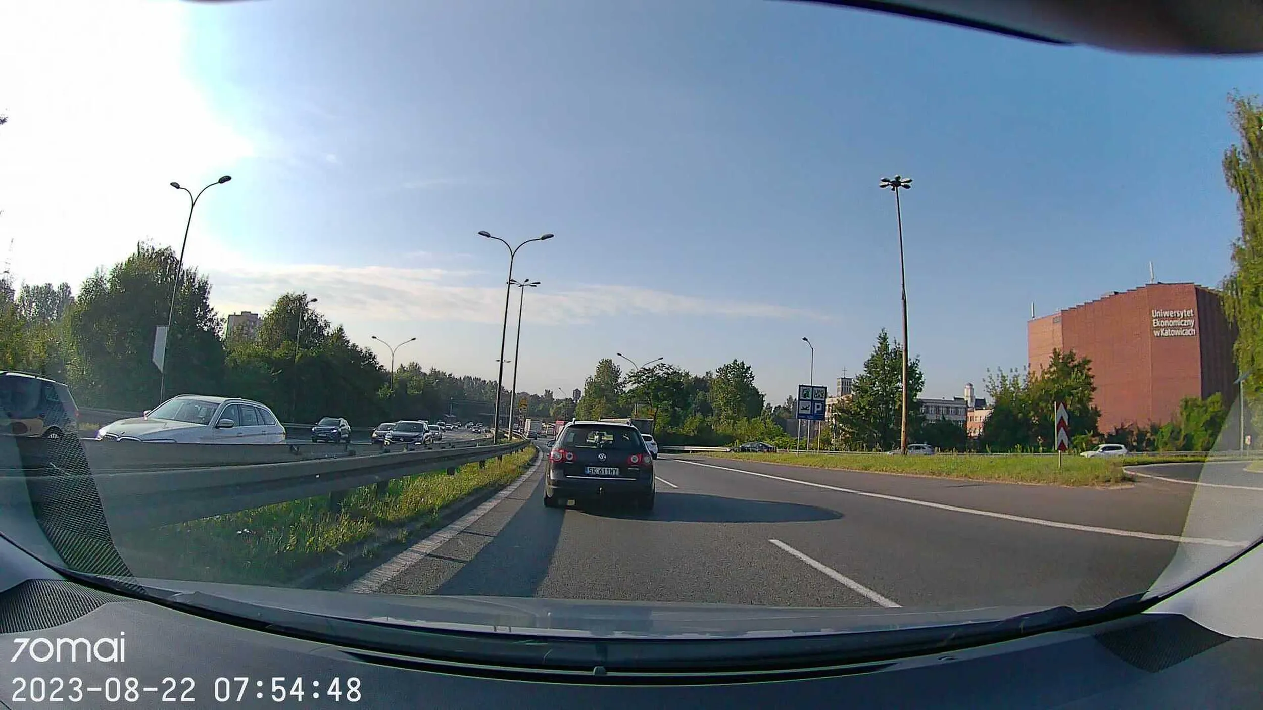 Lewy pas jest od wyprzedzania, ku*wiu, a nie od blokowania go!