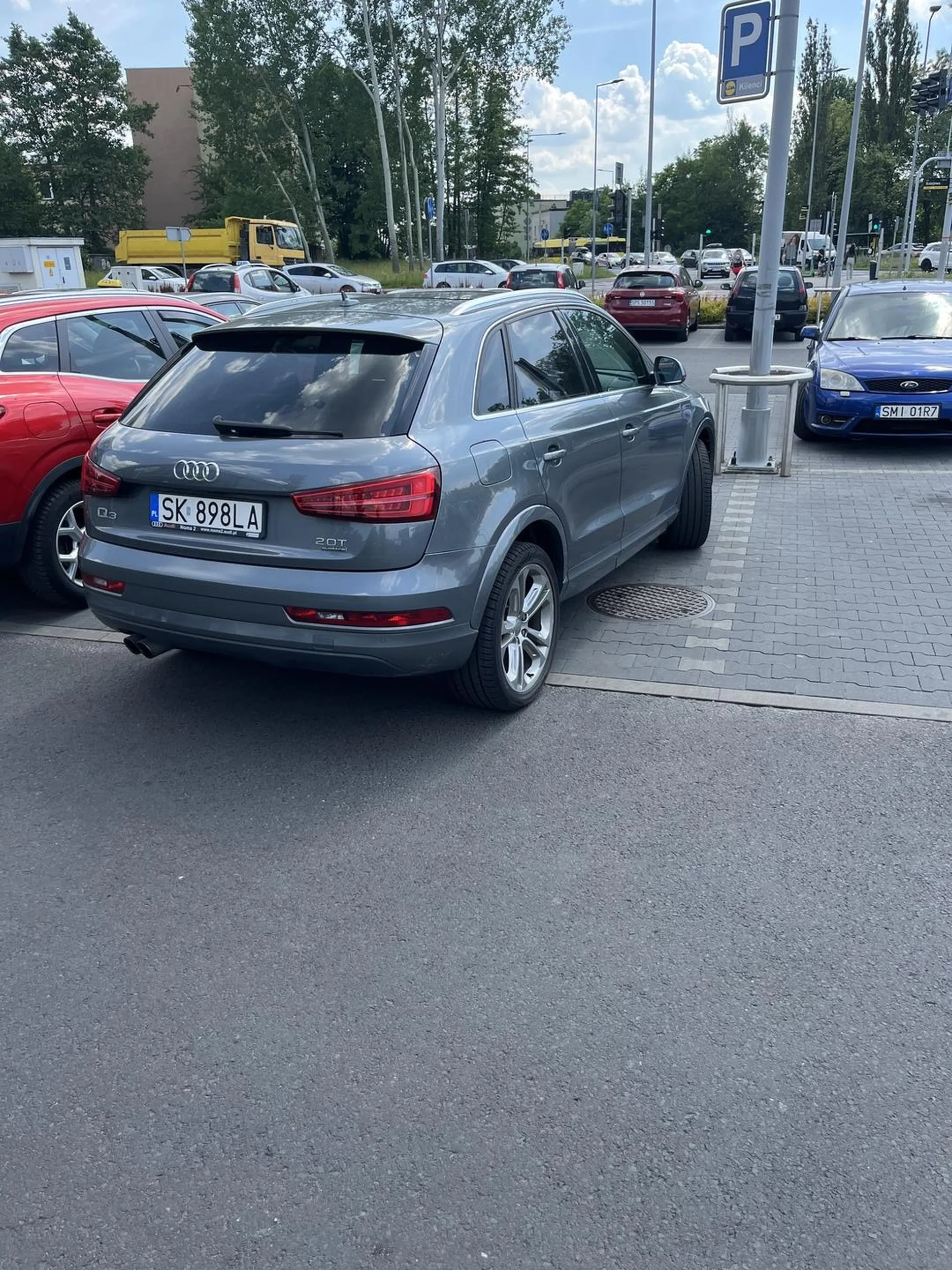 Przez te kilka lat w dalszym ciągu nie opanowała sztuki parkowania