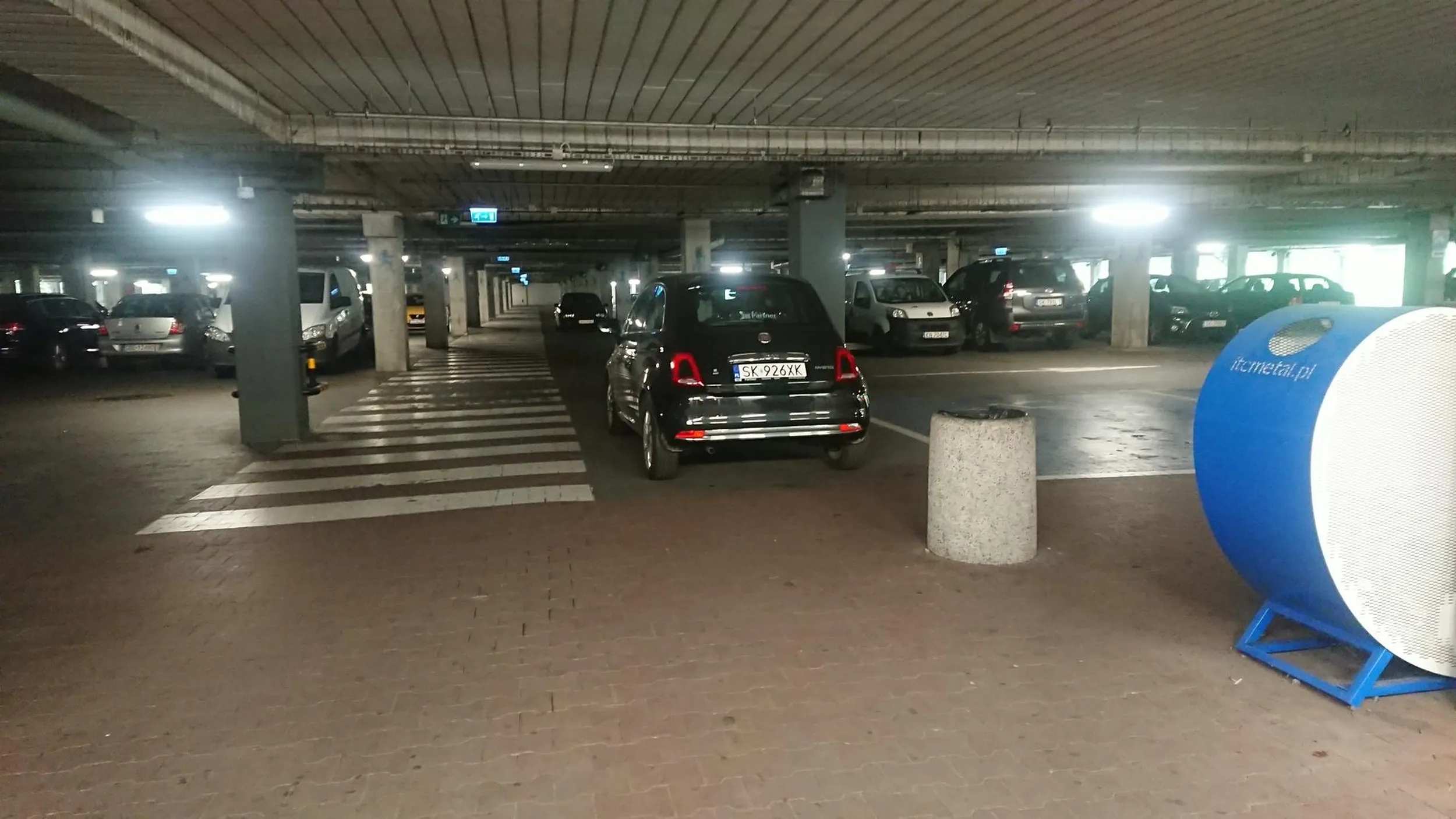 Następnym razem wjedź do sklepu, tym małym purchlem zmieścisz się genau na schodach ruchomych