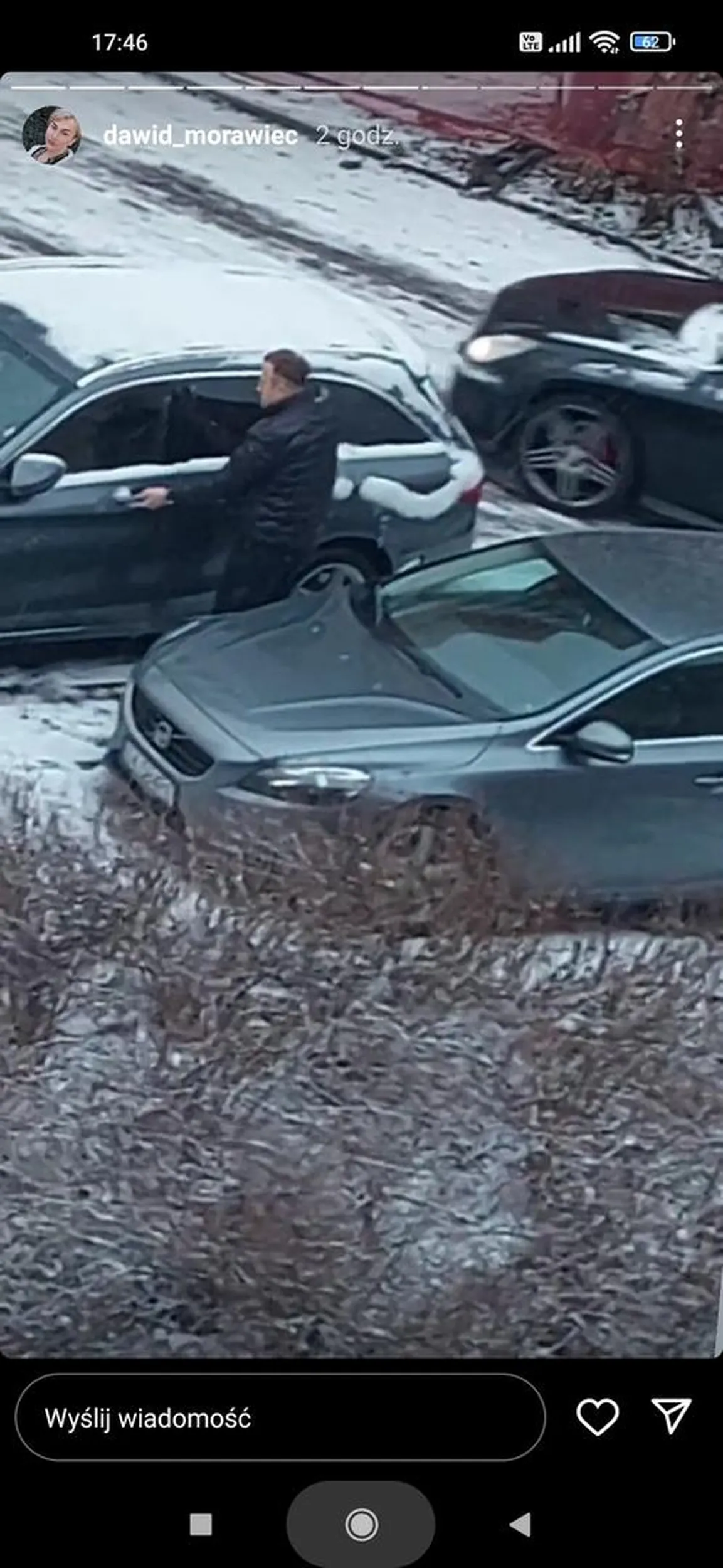 Pan był u tranzwestyty prostytutki w Katowicach na ulicy Pola Wincentego. Wyśmiał Pan tego przebierańca na co on wstawił Pana zdjęcia, nagrał jak Pan wsiadał do samochodu oraz Pana samochód. Mam całe nagranie. Zapraszam na priv