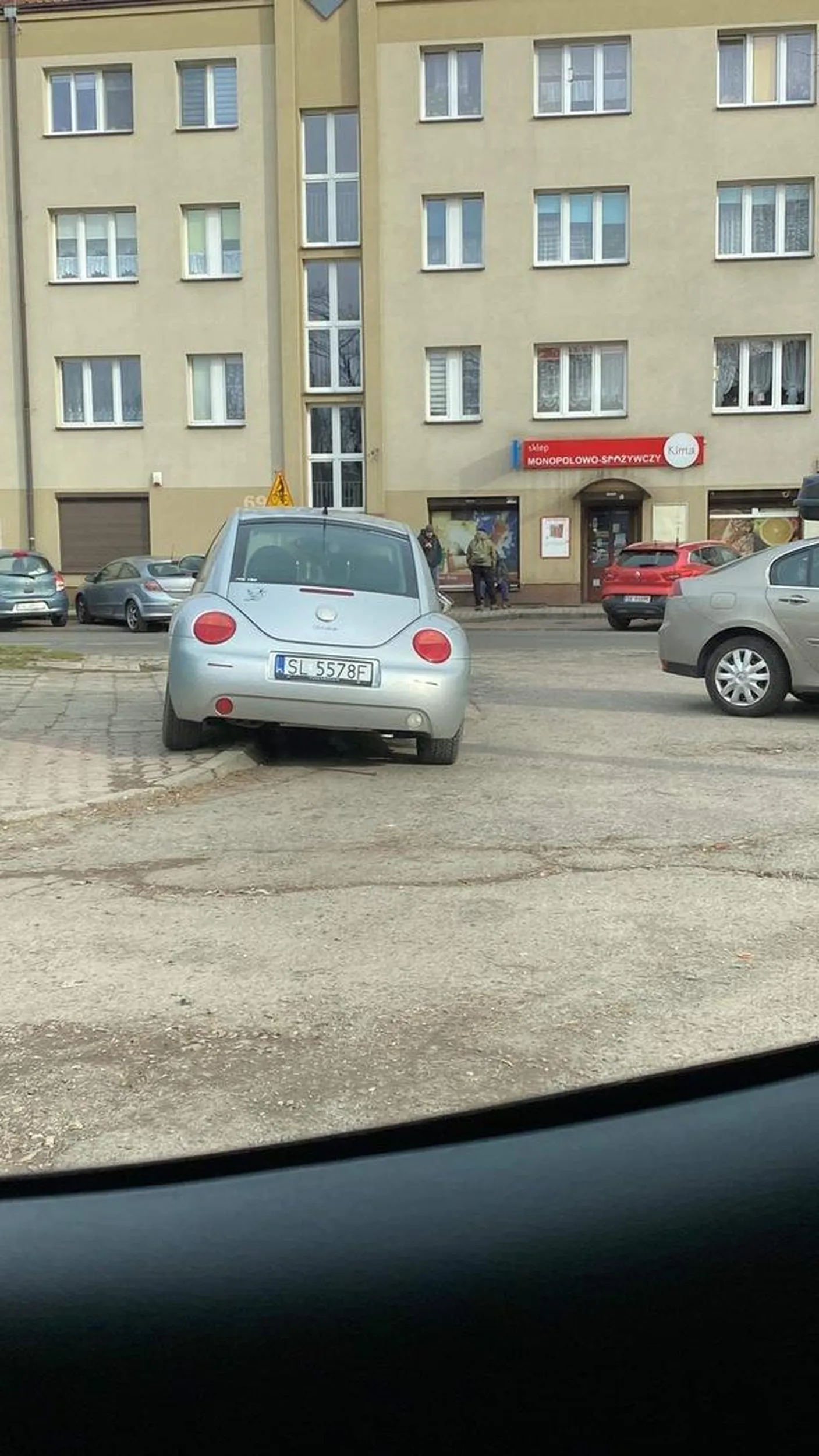 Jak jeździsz tak jak parkujesz, to zwróć swoje zakupione prawko na Ukrainie.