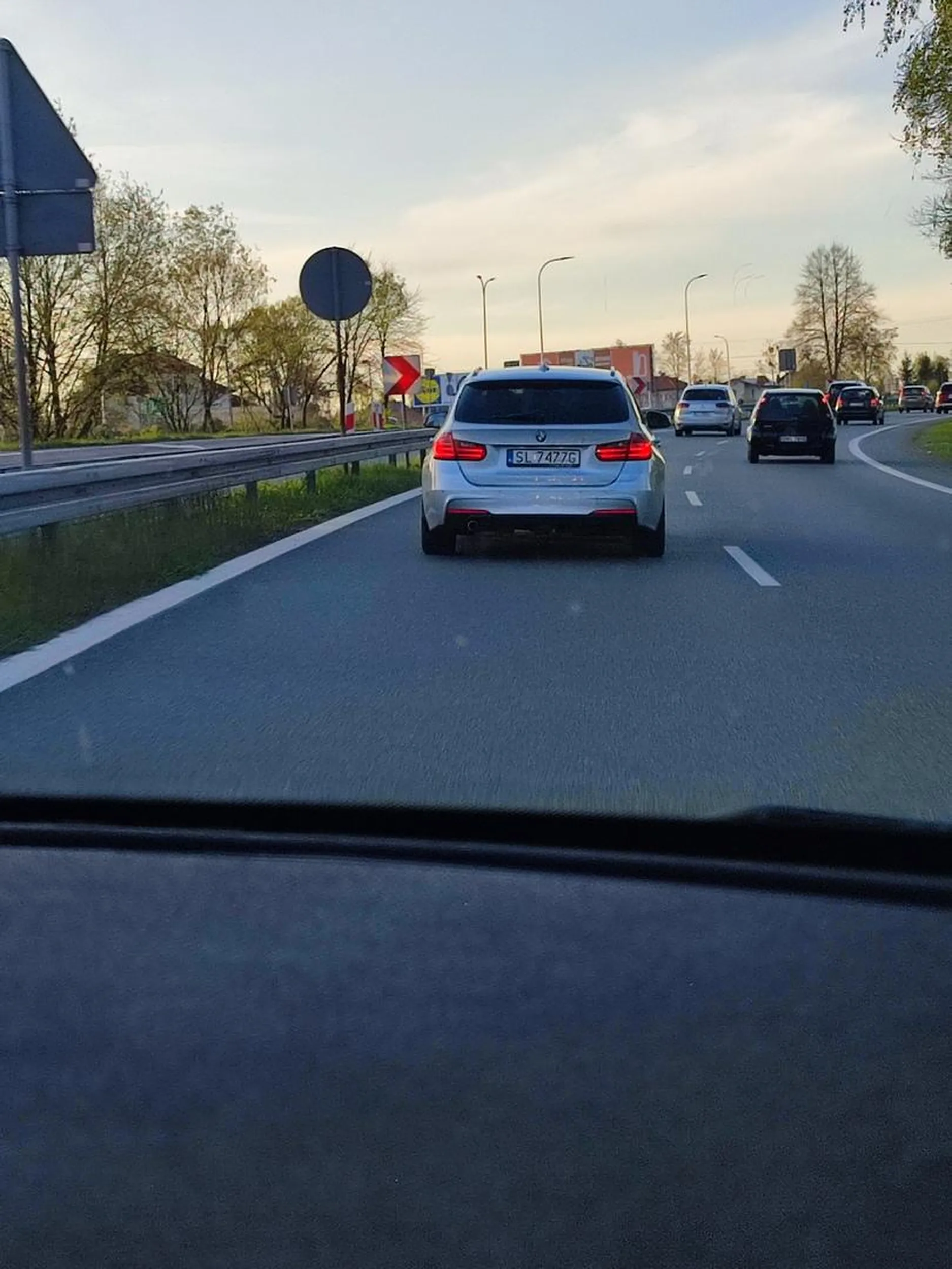 Agresywny kierowca spycha z drogi na wiślance, 25 lat więzienia