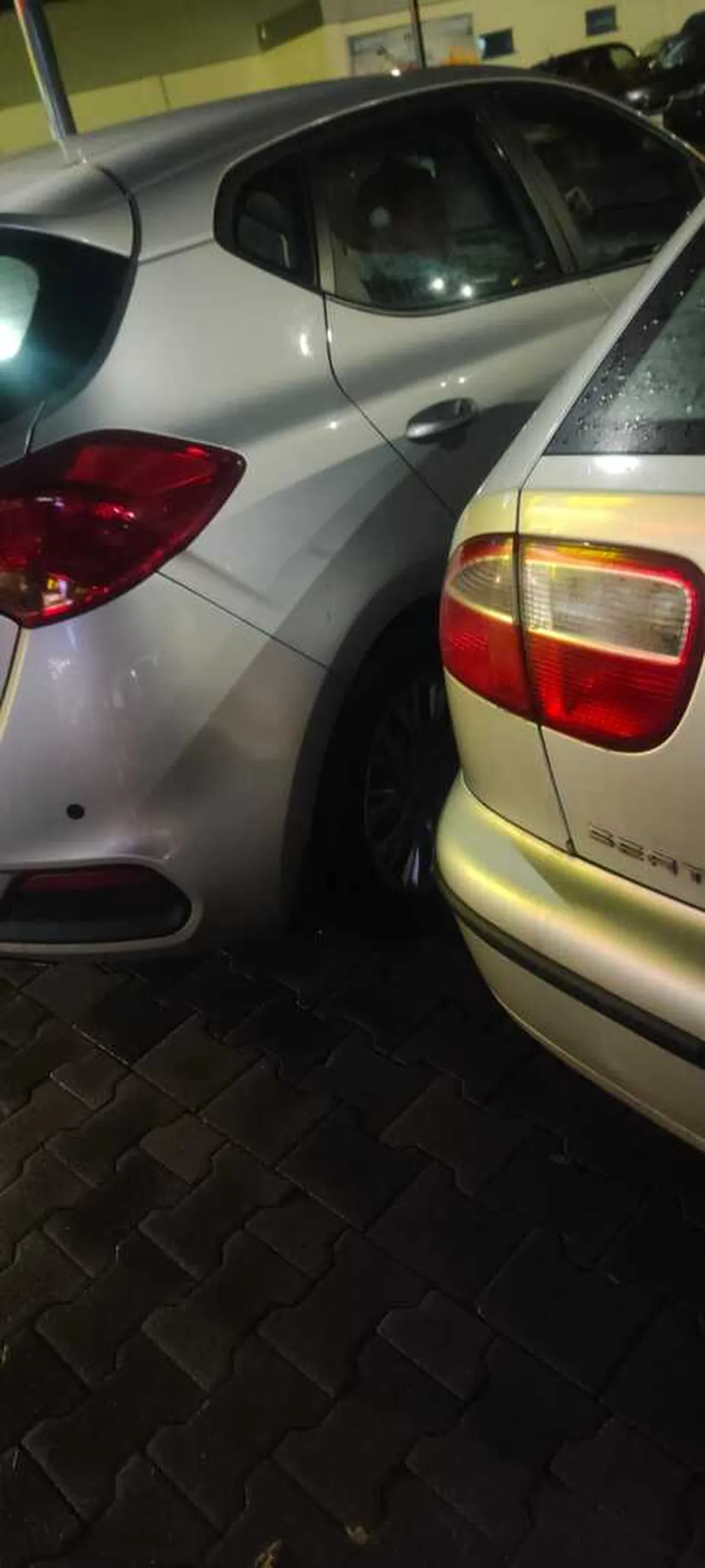 Stracony czas , przez kretynkę która tak zaparkowała . Żadnego przepraszam , a kiedy zaczęłam dzwonić na policję , to gdybym się nie odsunęłam to by mnie przejechała.