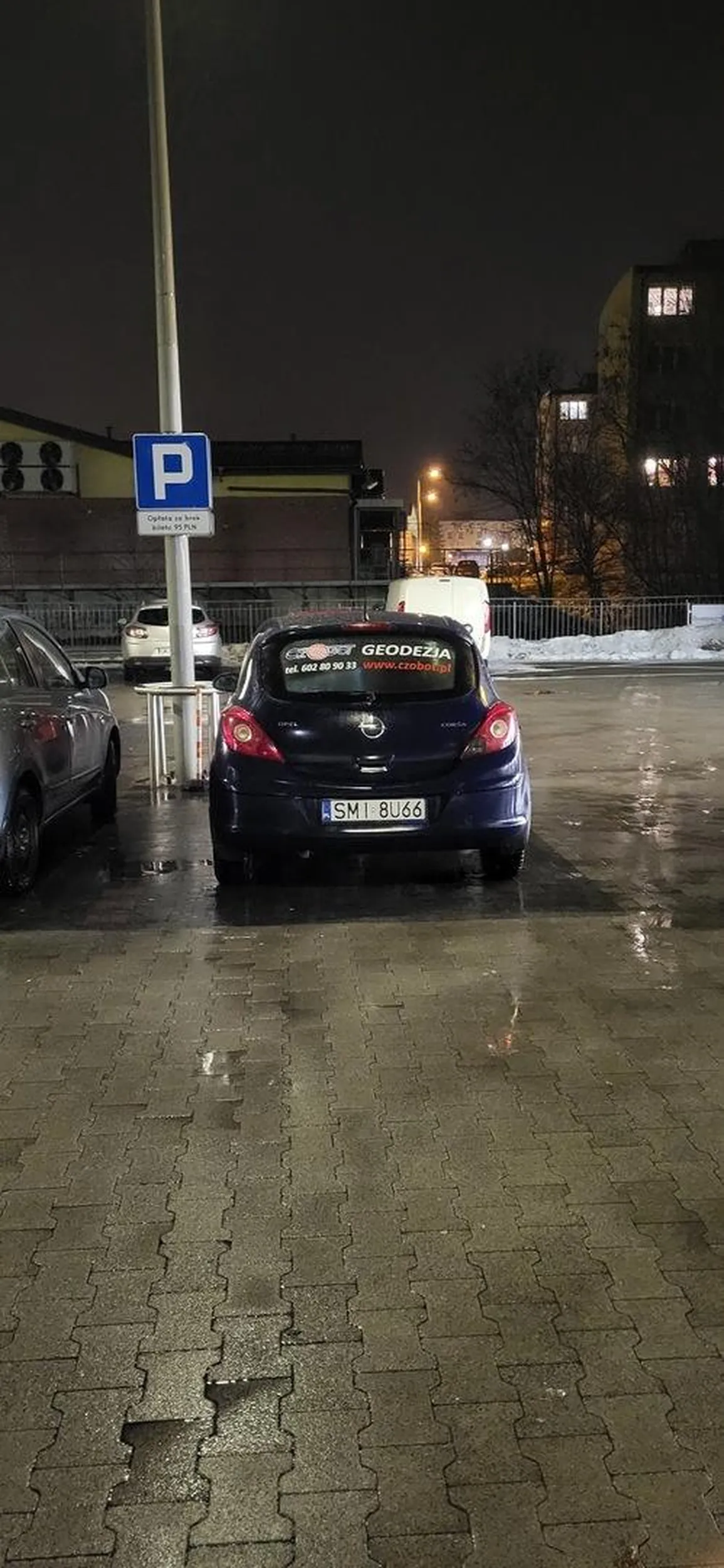 uwaga na tego kierowcę, prawie mnie przejechał na pasach, a później wymusił pierwszeństwo wjeżdżając do lidla, tak mu się spieszyło.