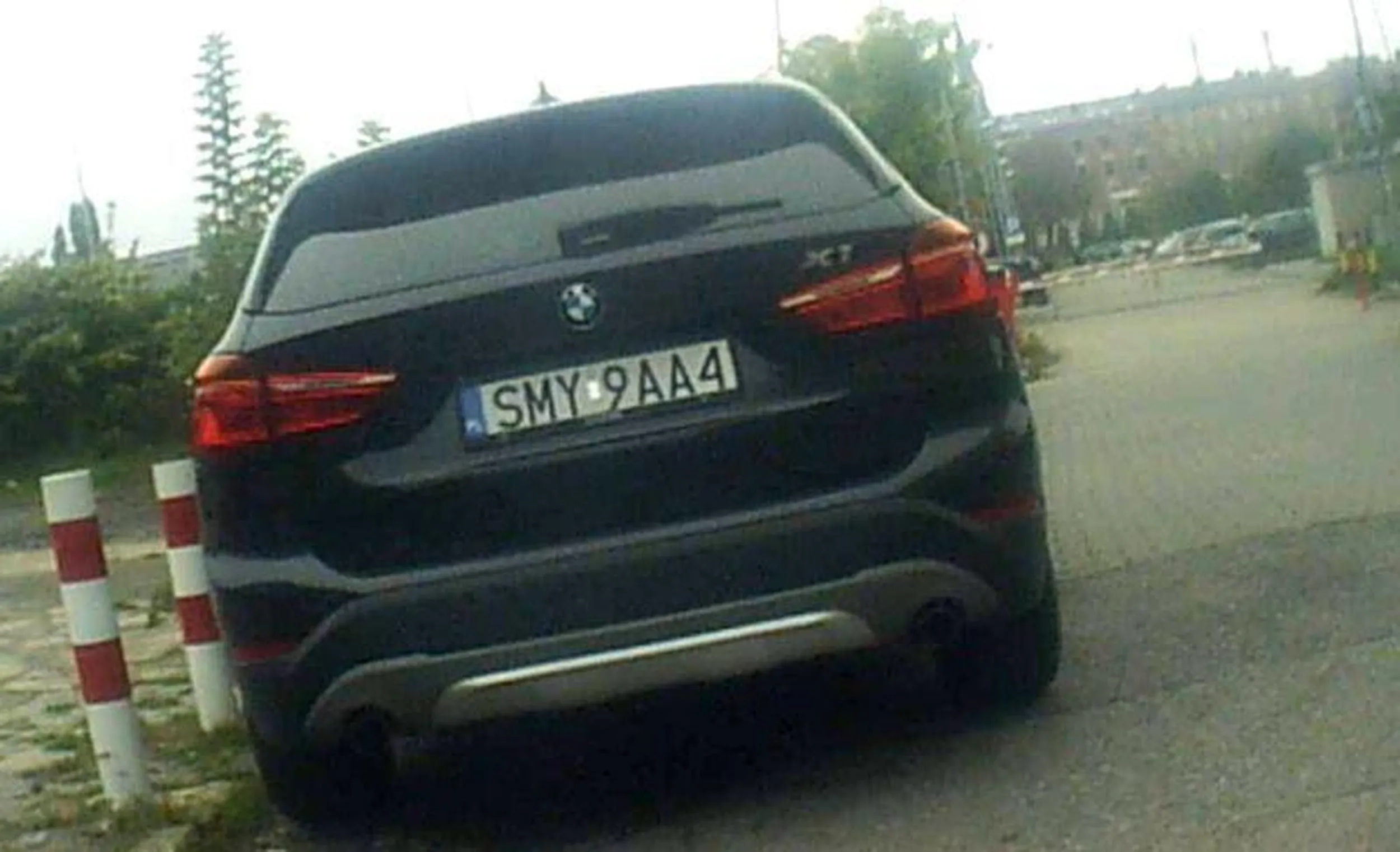 Parkowanie na zakazie z oznaczeniem DROGA PRYWATNA ale śmierdząca patologia 5 zł na parking nie ma, za to chętnie parkuje auto nielegalnie.