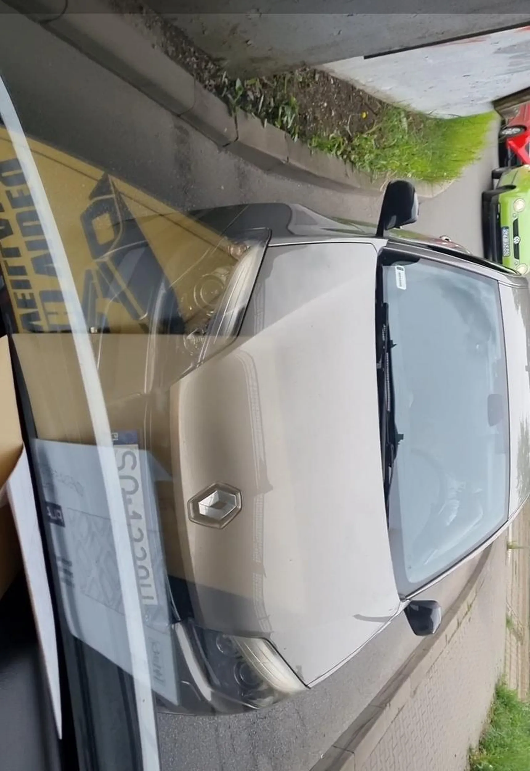 Gościu perfidnie mnie zablokował pod wiaduktem w Szopienicach byłem już praktycznie na wyjeździe, on stwierdził że ma pierwszeństwo i kazał mi cofać niestety nie miałem gdzie Gorole z Sosnowca na drogach to niebezpieczeństwo...