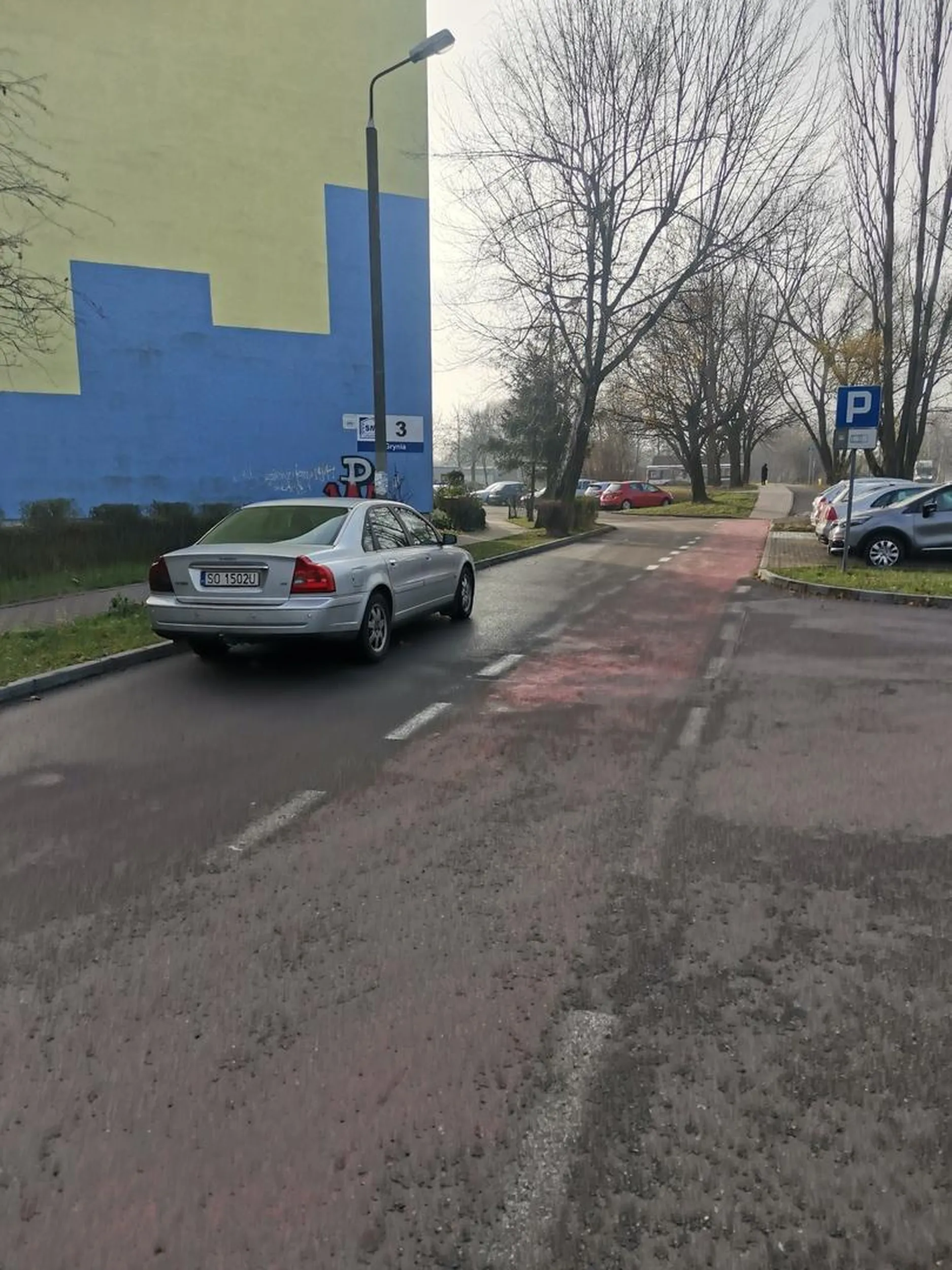 Przecież na środku drogi nikomu nie przeszkadza, mogą przecież przejechać obok, po ścieżce rowerowej! 08.12.2020