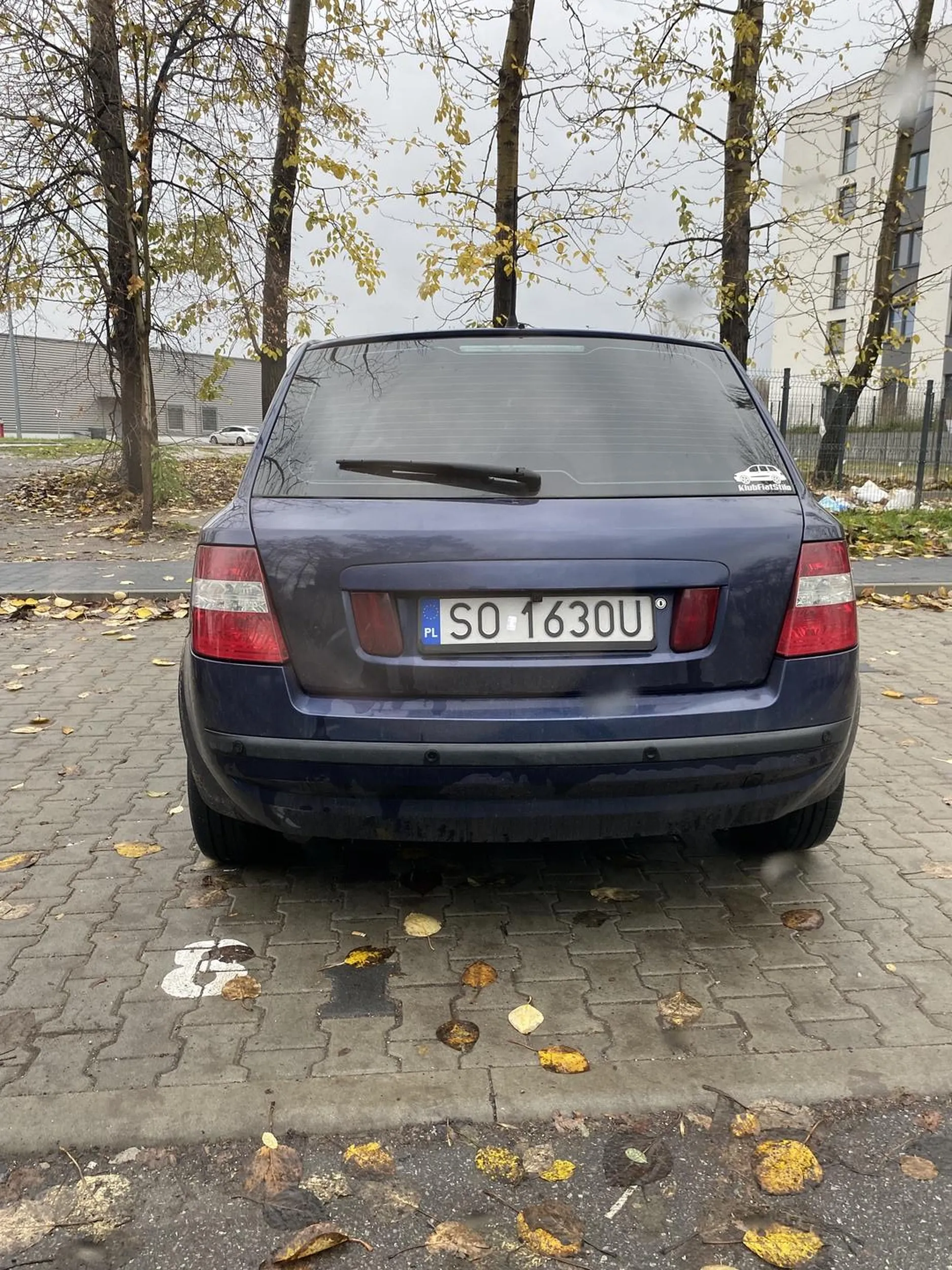 Gratulacje za parkowanie na dwóch miejscach