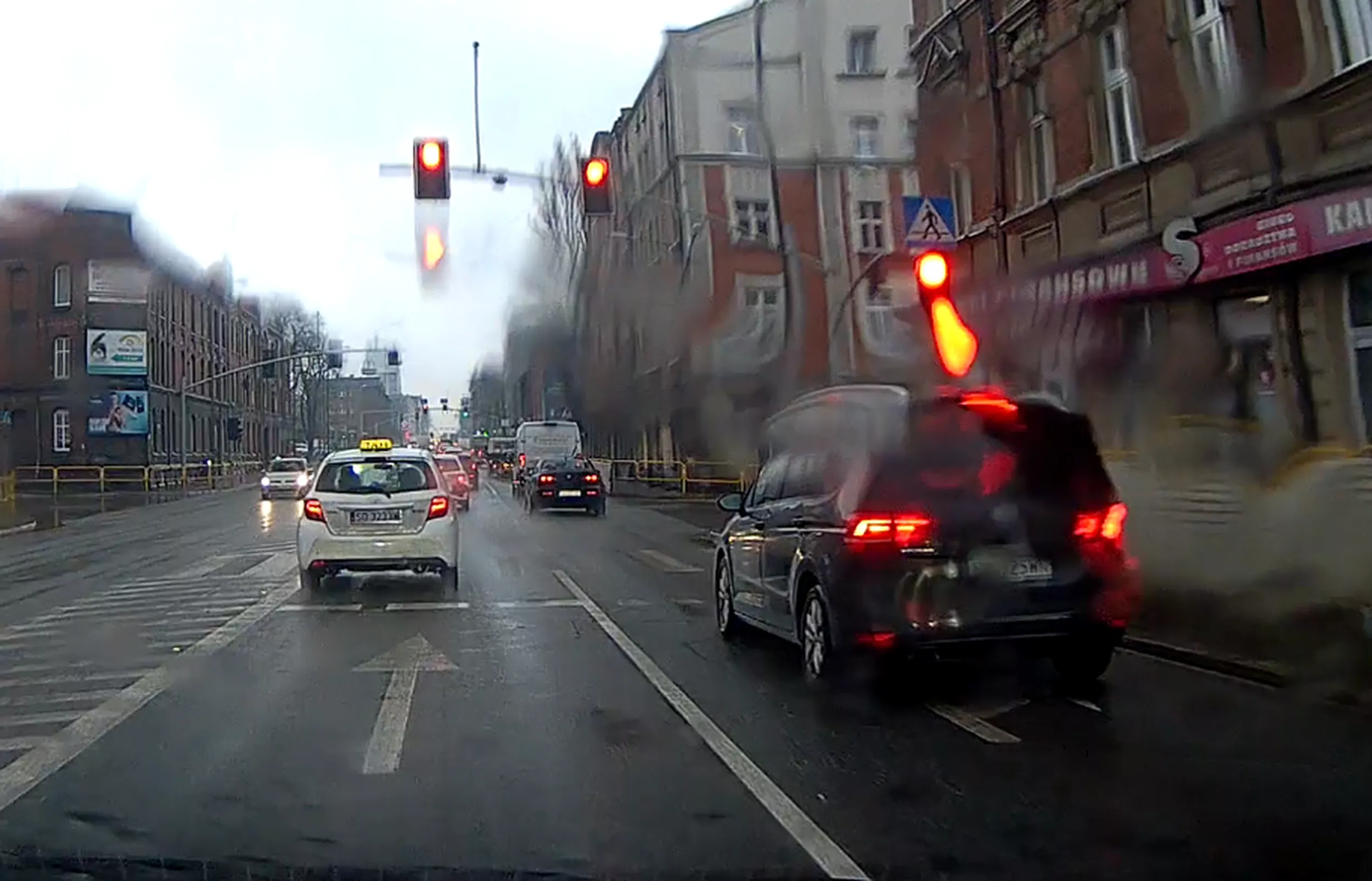 Na czerwonym wszyscy stoją, Sosnowiec jedzie.