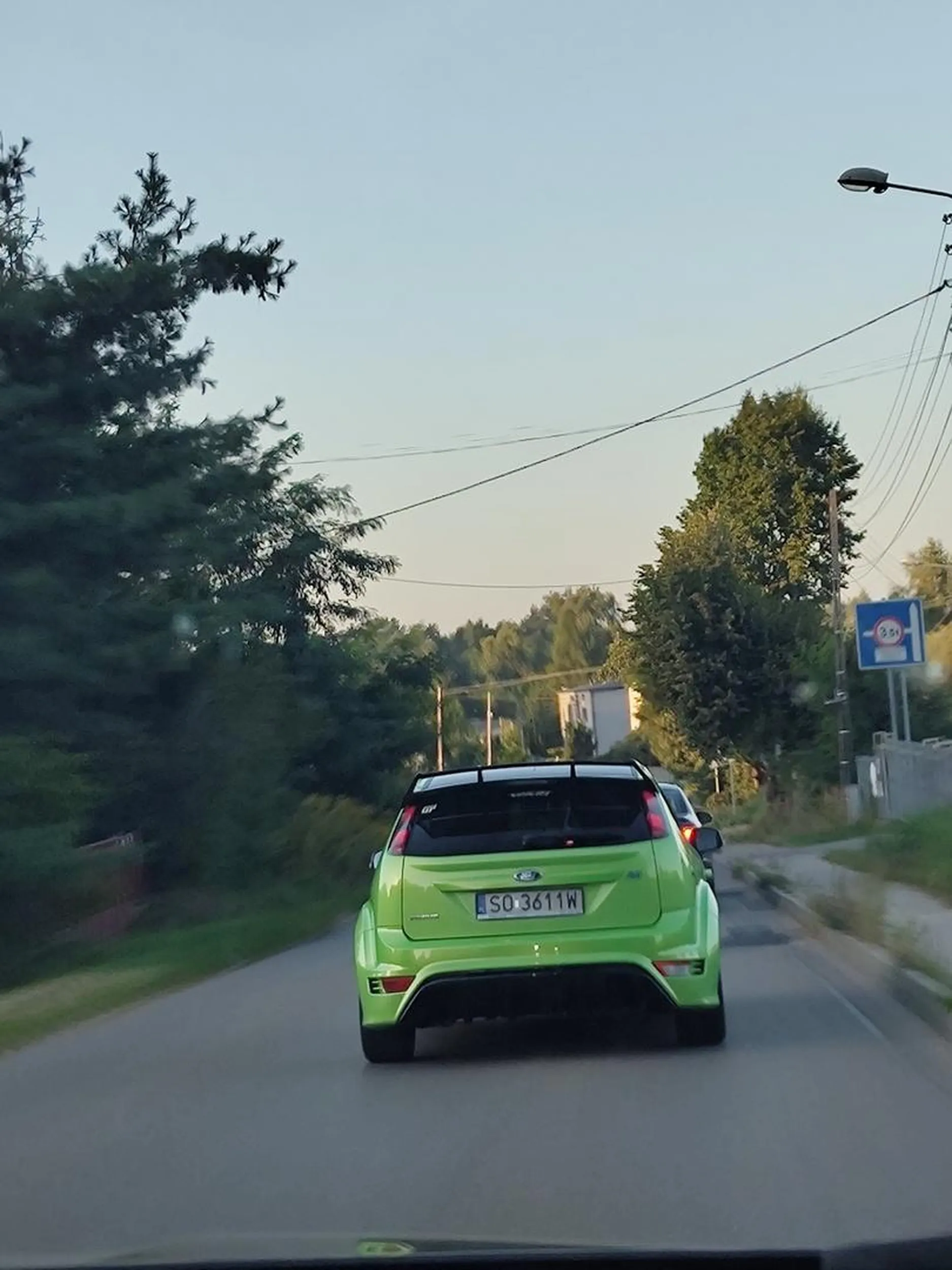 bardzo ładny limonkowy focusik, nieźle strzela