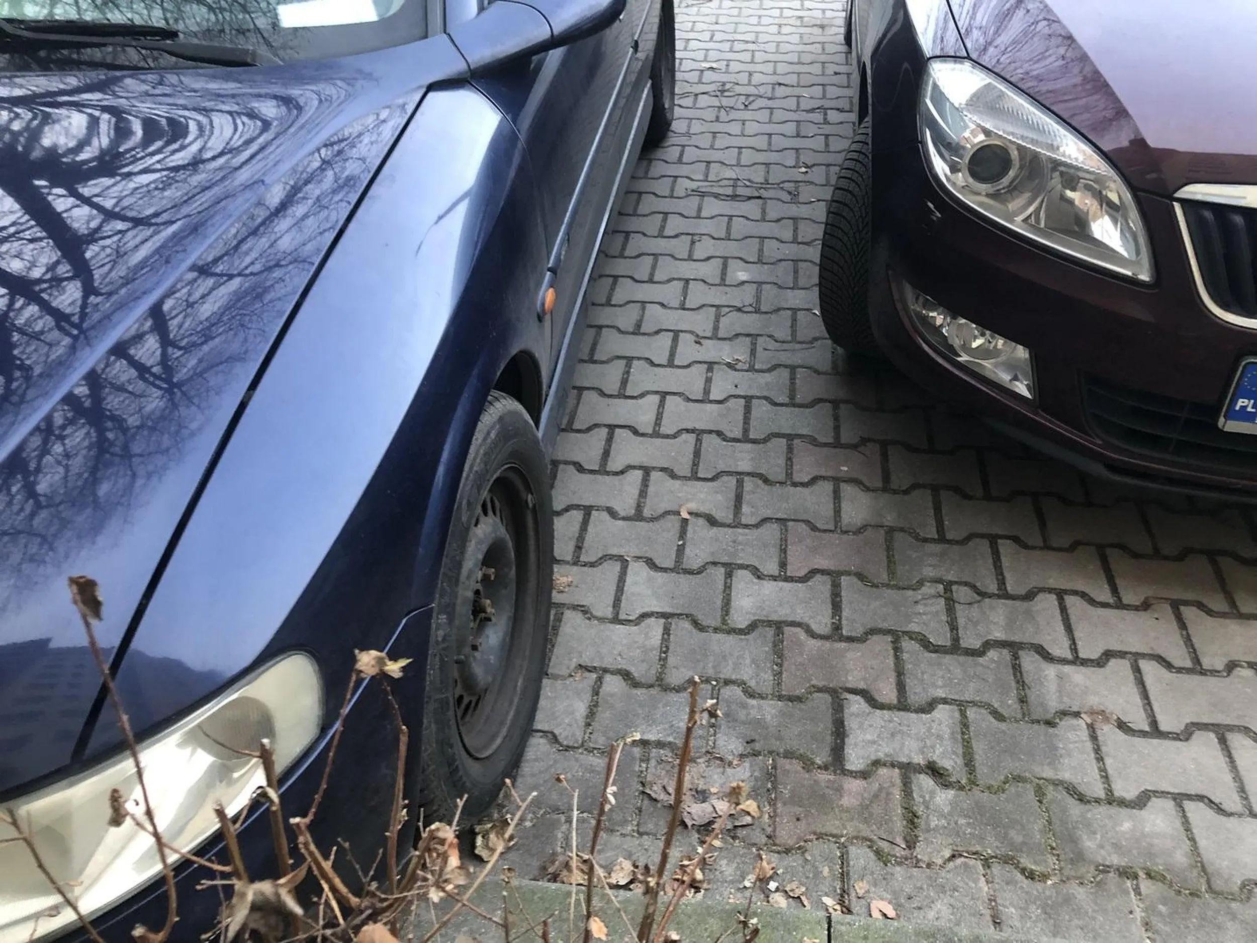 Kierowca parkuje jak poniżej: