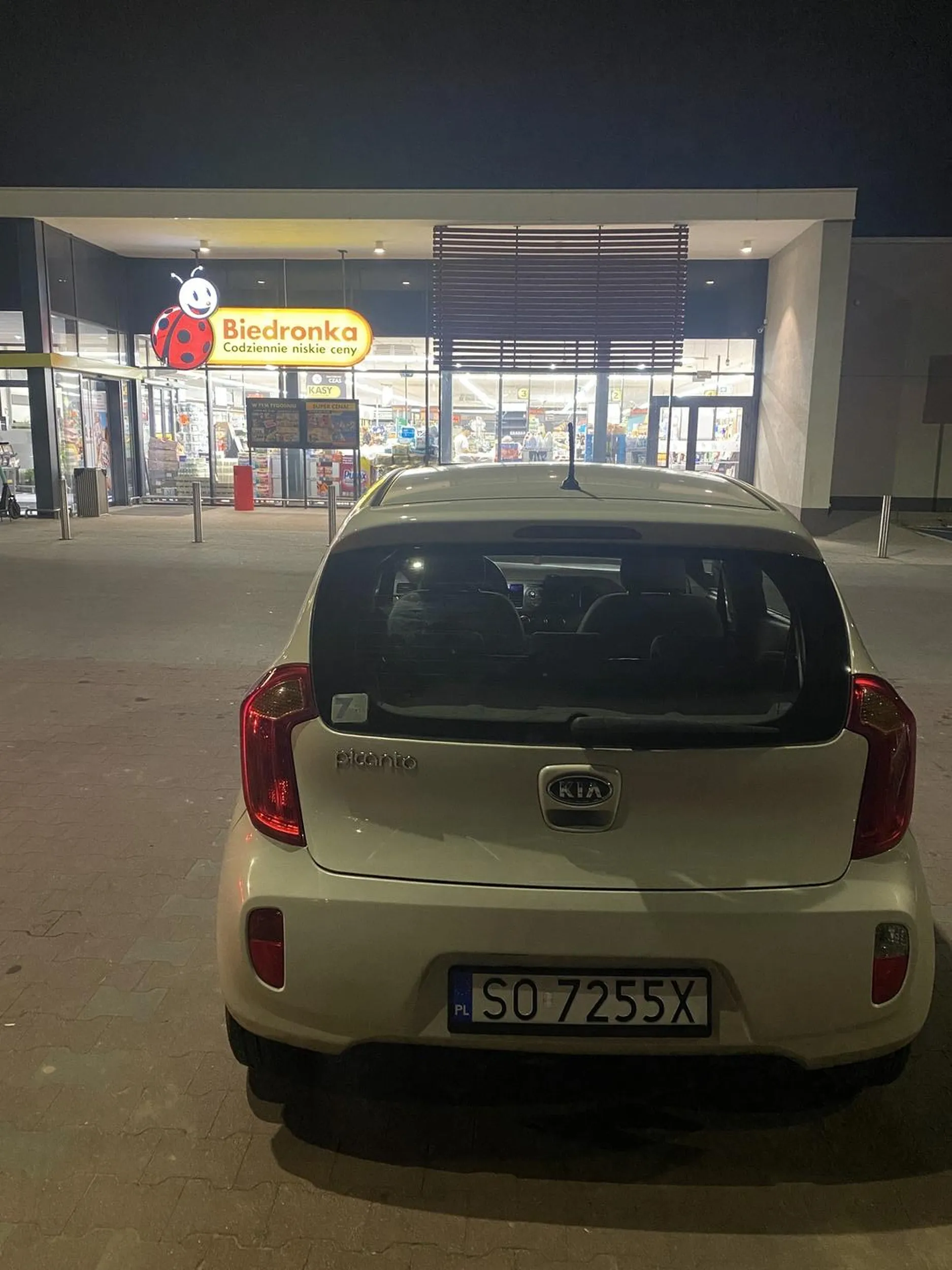 Kierowca kradnie wózki :D