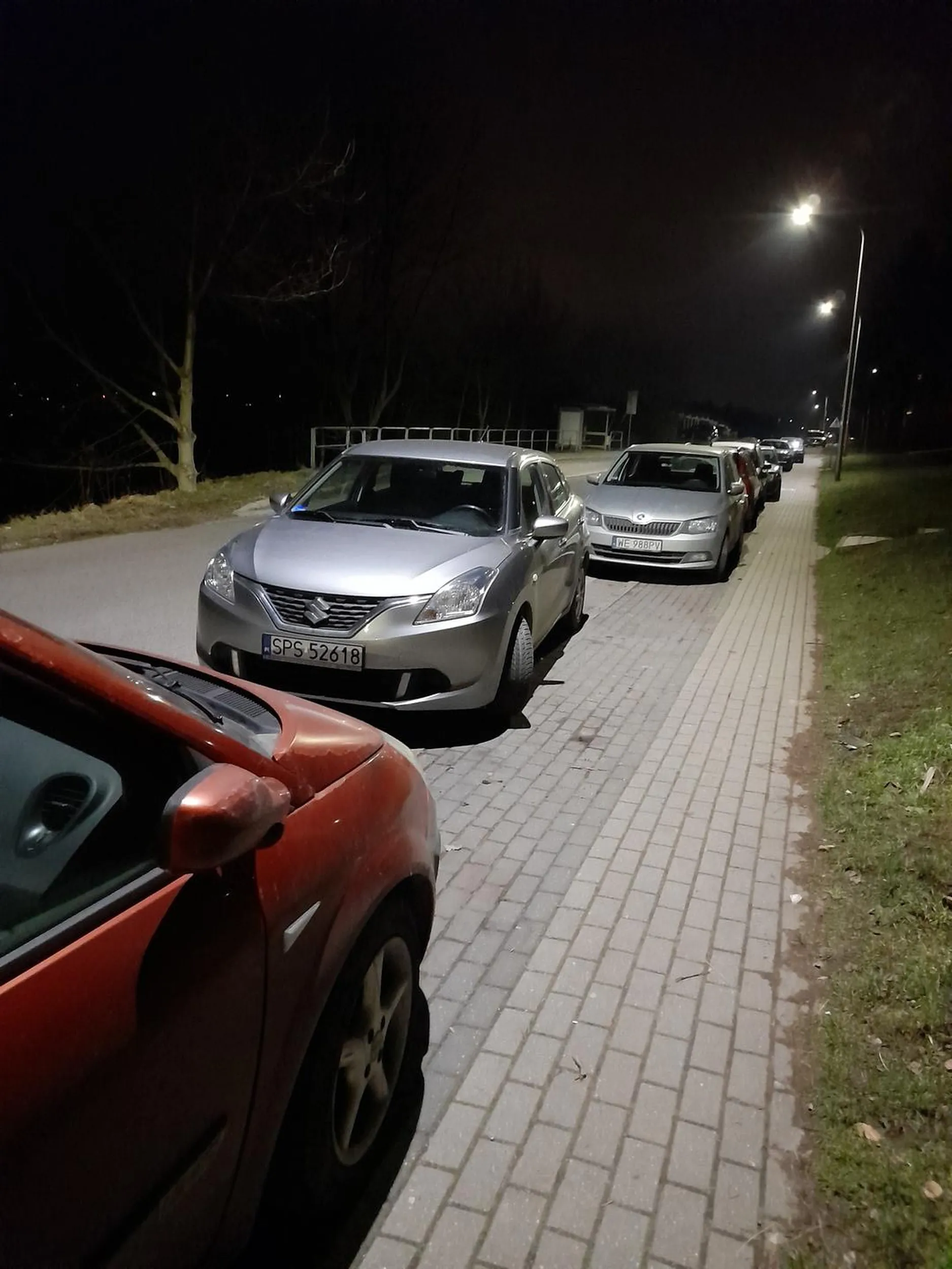 Parkowanie to nie jest mocna strona tego kierowcy...