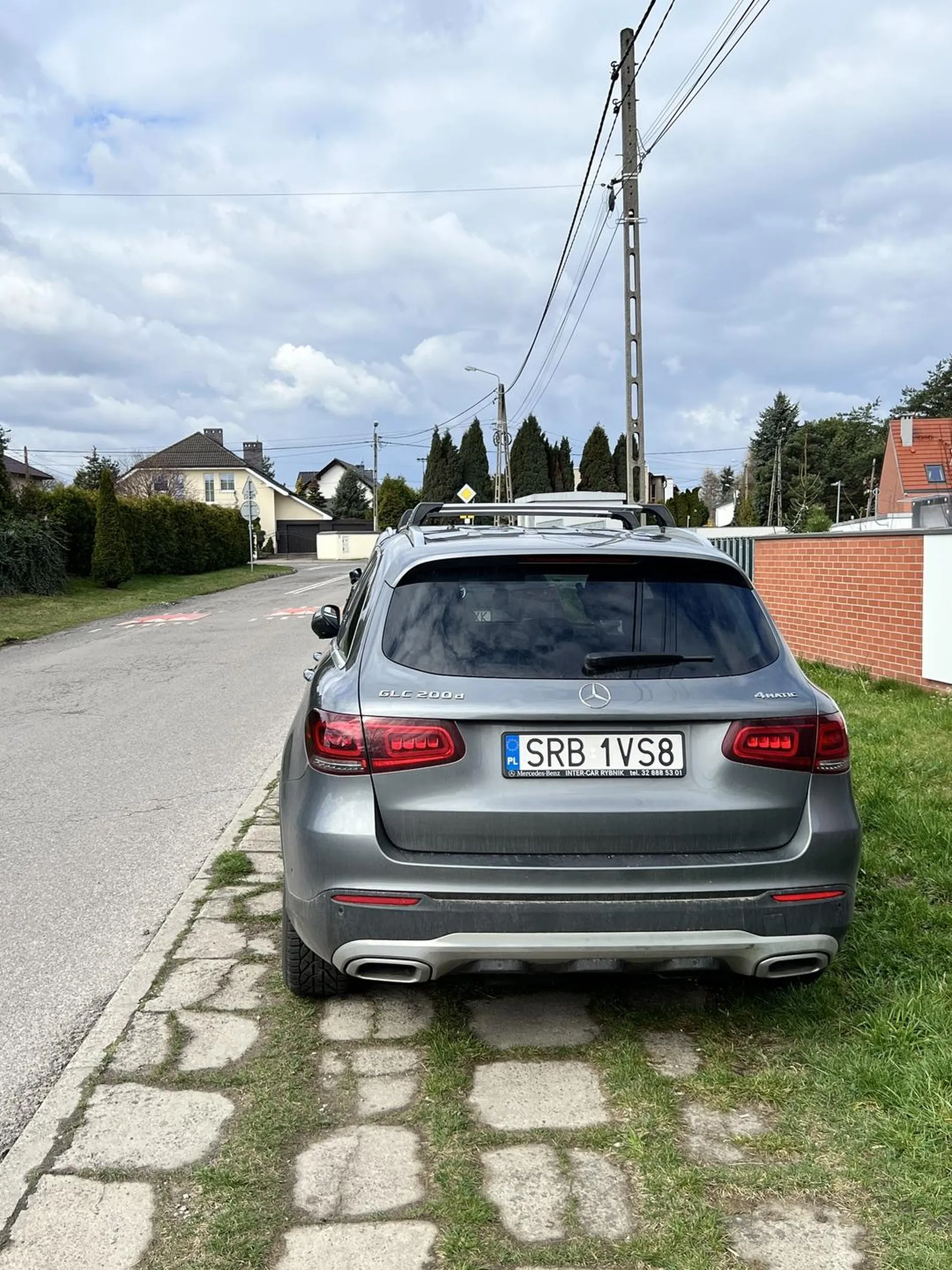 Chyba nie wymaga komentarza, kobieta z wózkiem mam rozumiem przefrunąć?