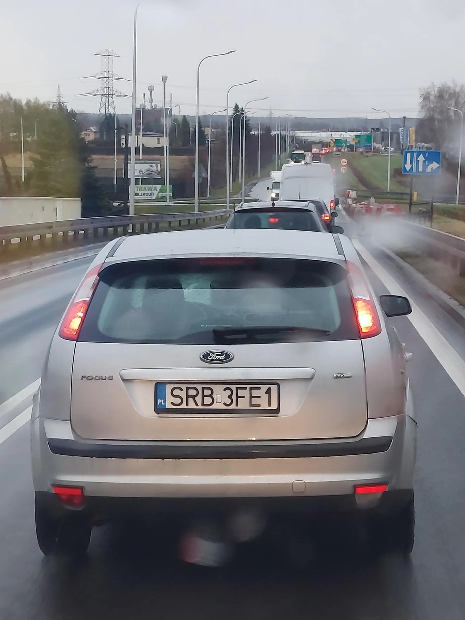 pani z Forda ten palec to w dupe se wsadz pozdrawia pan z białego busa (zero kultury)