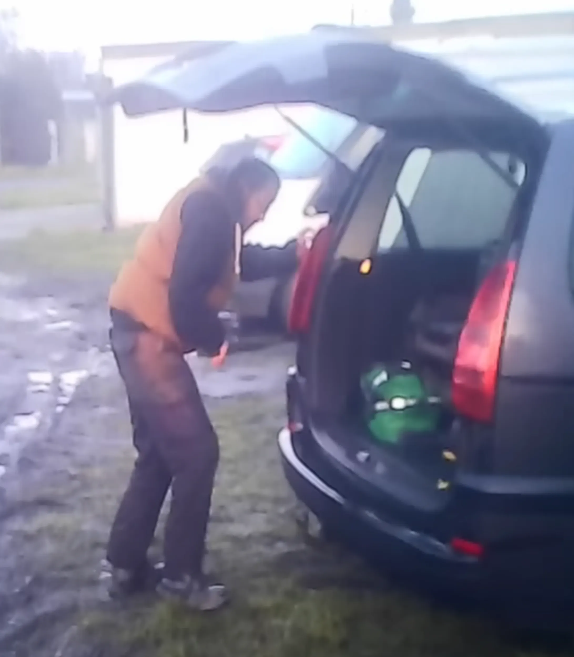 Fajny gościu, obsługa statku kosmicznego pierwszorzędna. W aplikacji UBER nie znam lepszego kierowcy, dowiezie błyskawiczne, uraczy cappuccino!