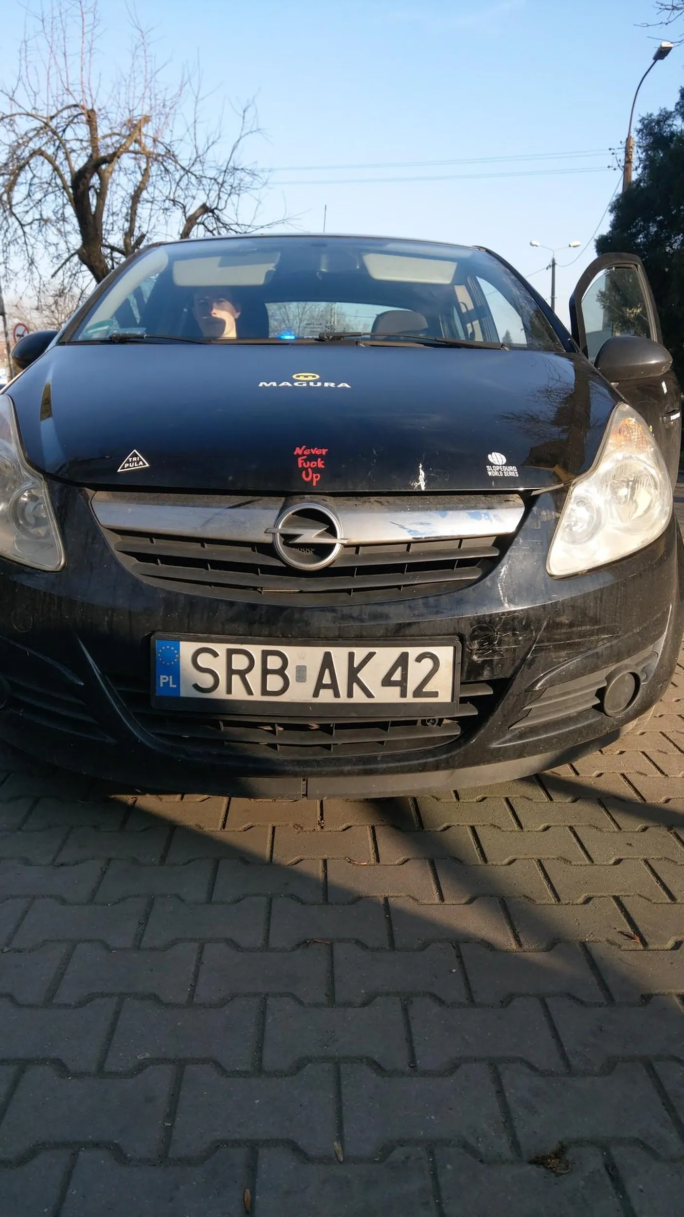 Szmata wrobila mnie w rozbity zderzak podczas stluczki z prawej strony auta podczas gdy mój samochód nie ma rysy nawet po tej stronie co jej