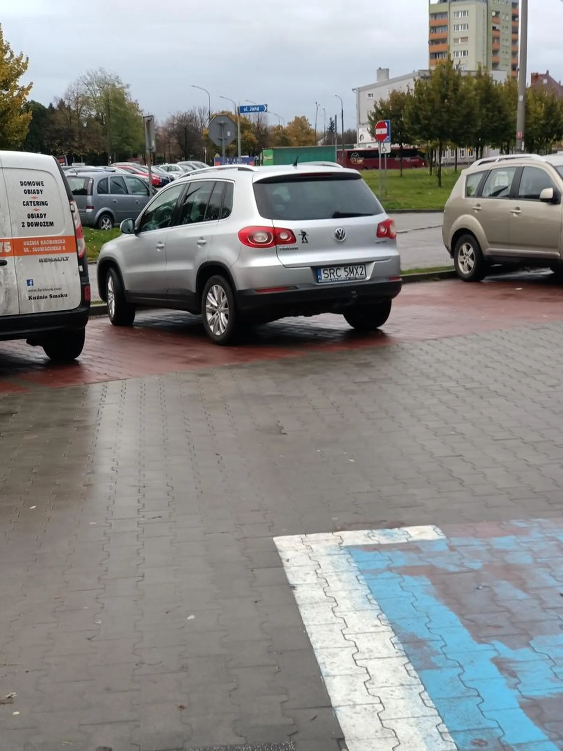 Pani kierującej polecam lekcje z parkowania