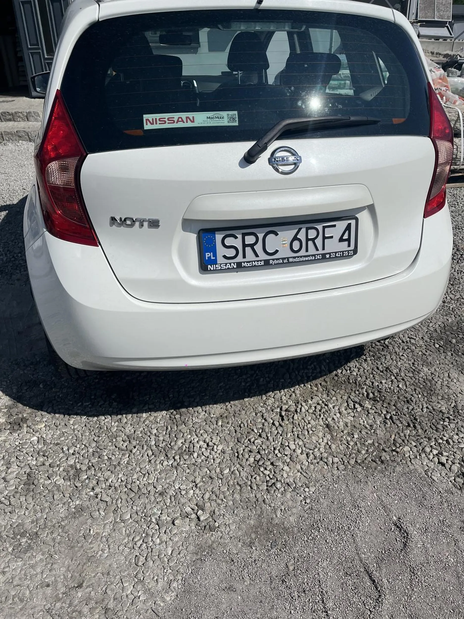 Pozdrawiam niedzielnego kierowcę, który nie zna podstawowych przepisów ruchu drogowego. Następnym razem poproś, żeby ktoś cie zawiózł pod wskazany adres ;)