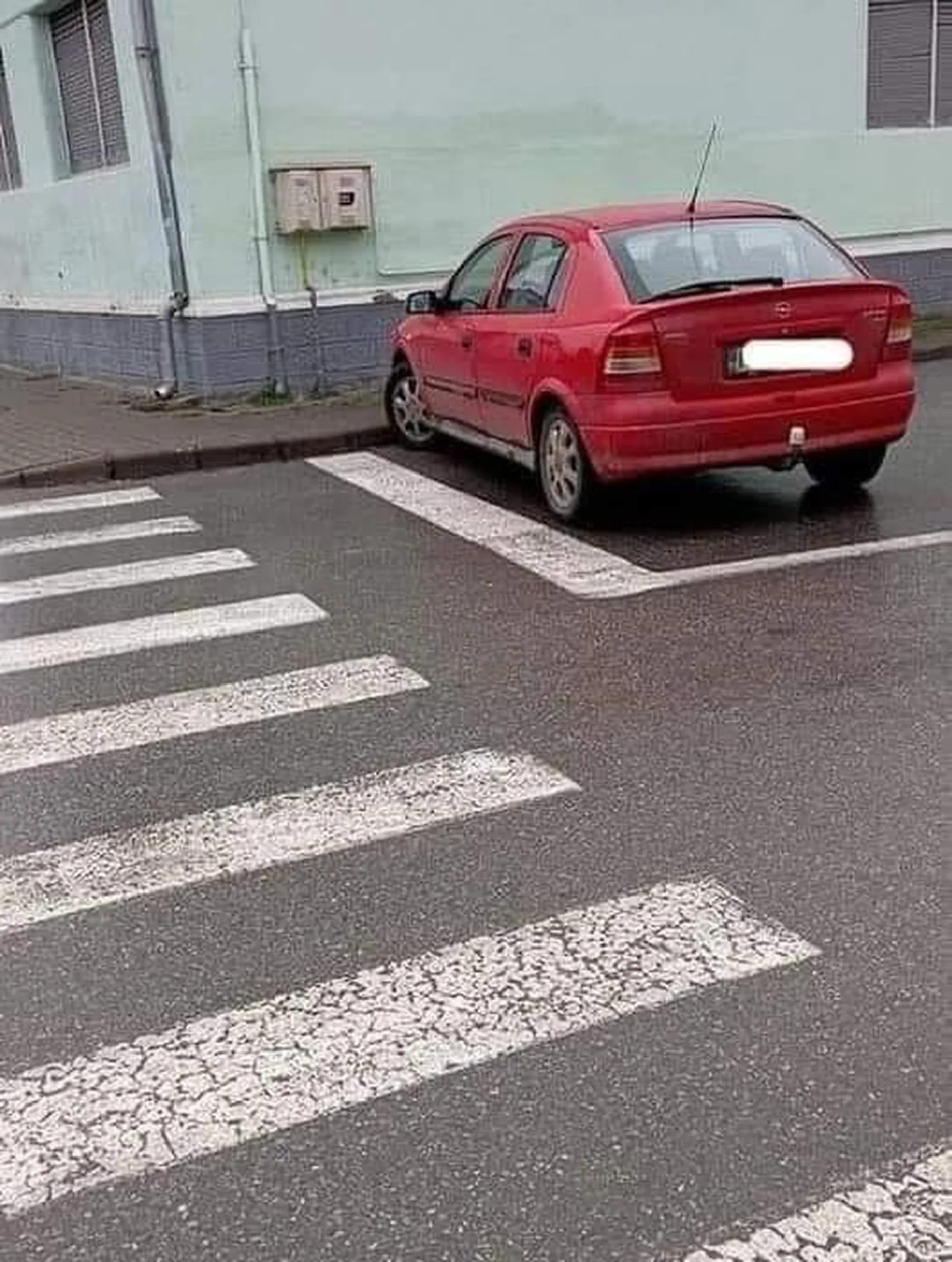 stuknoł mnie na parkingu na Oleskiej i uciekł!!!