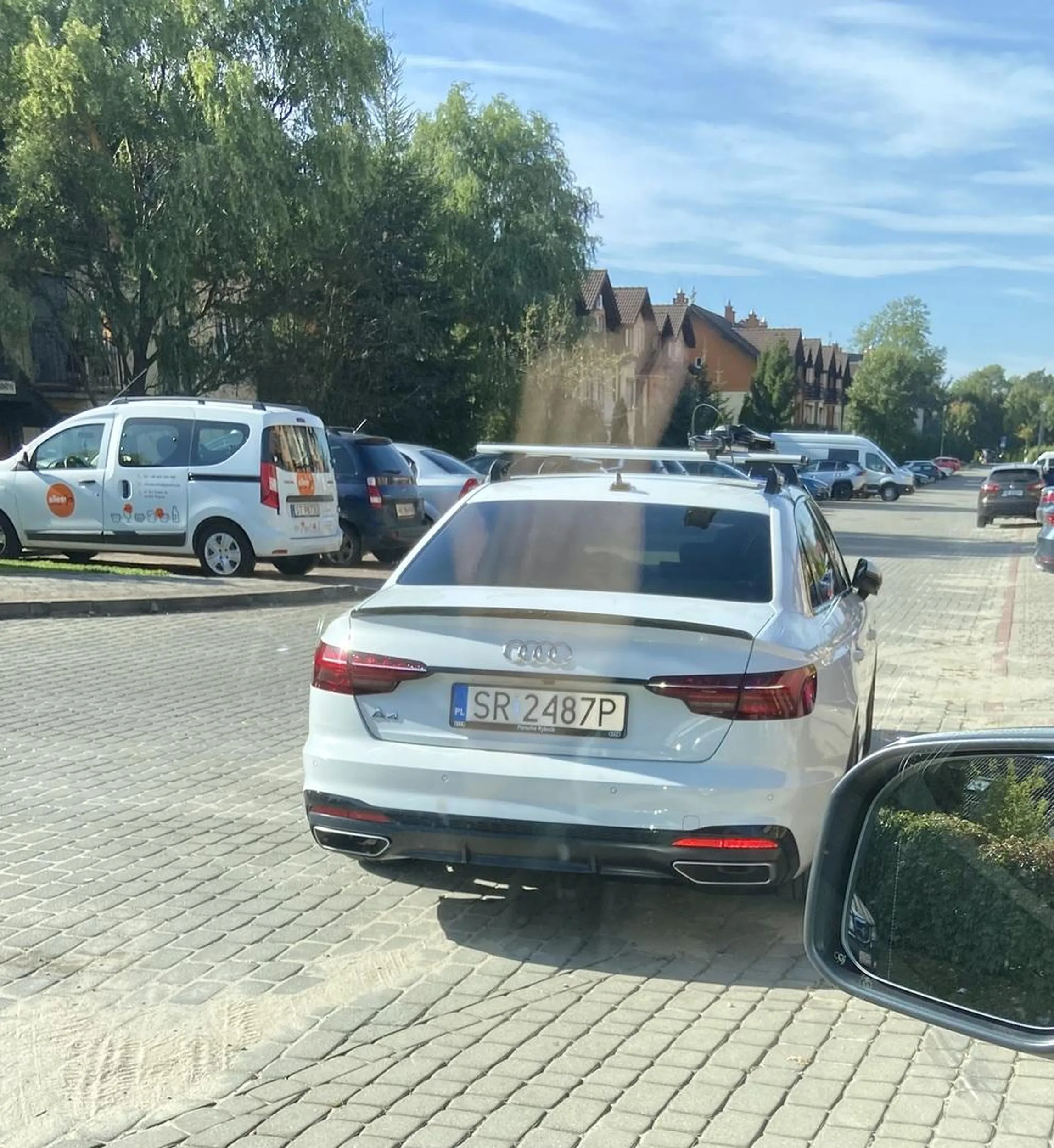 Mistrz parkowania na osiedlu Stawowa