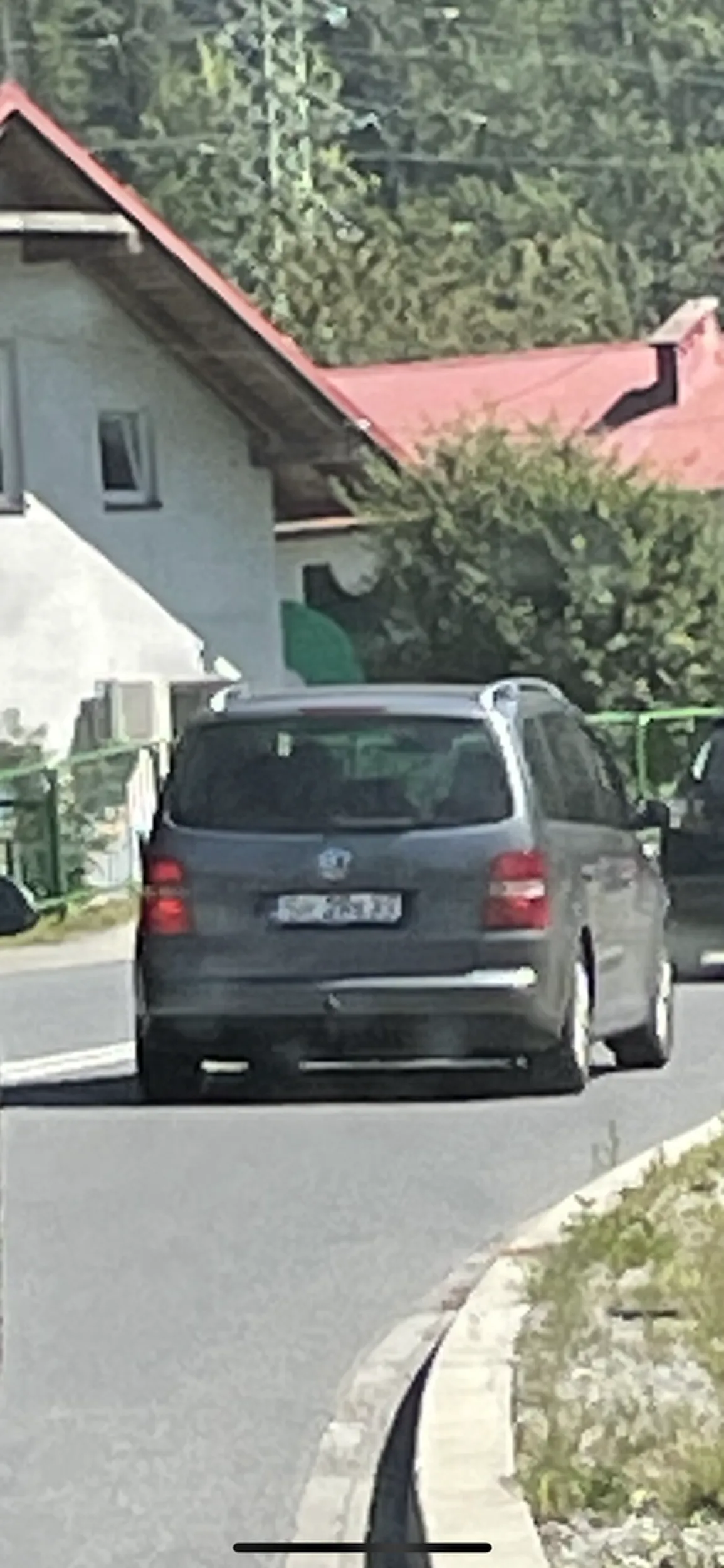 Stary dziad wpierdalający się między auta w czasie 6km korku, szkoda życia tych dzieci, które jechały z Tobą ;)