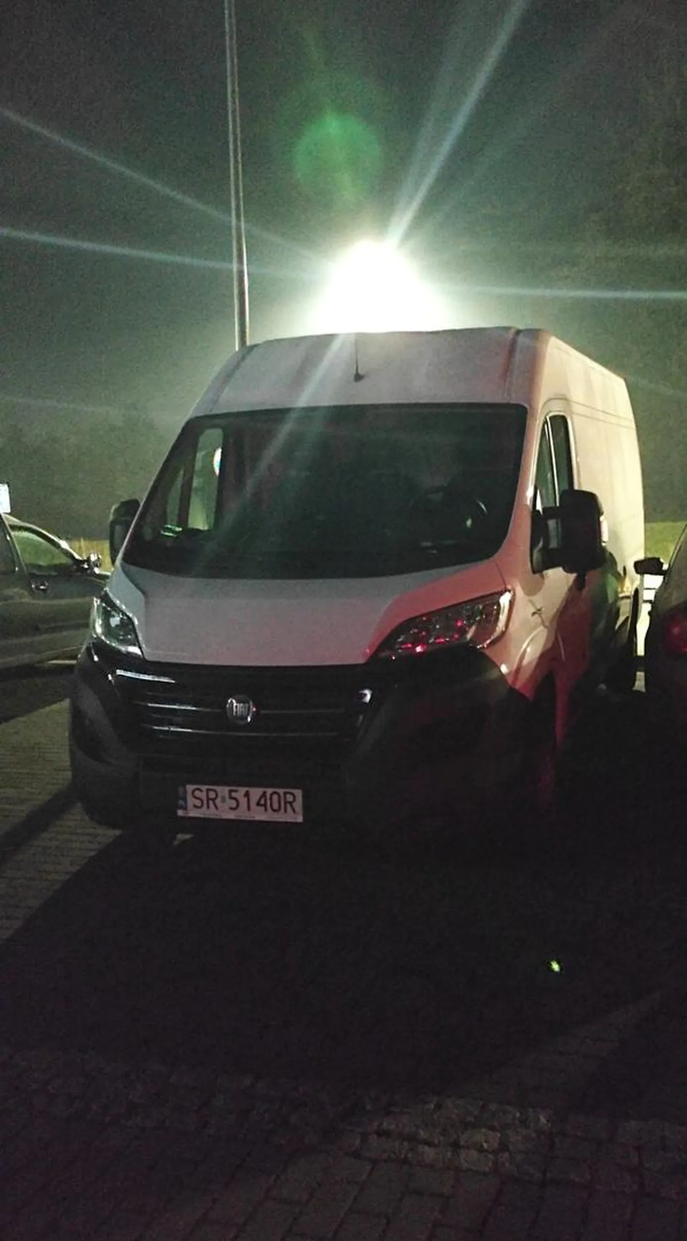 Polecam kurs parkowania bo stanąłeś tak że nie mogłam wsiąść do samochodu a z drugiej strony miałeś mnóstwo miejsca