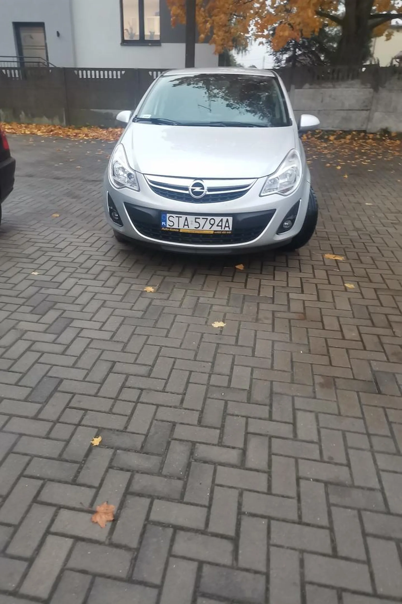 Ciężko zaparkować gdy nie ma wyznaczonych lini