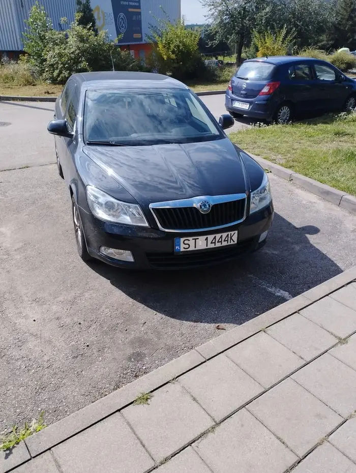 Bardzo ciężko zmieścić się w liniach jak widać. Łatwiej zająć dwa miejsca parkingowe.