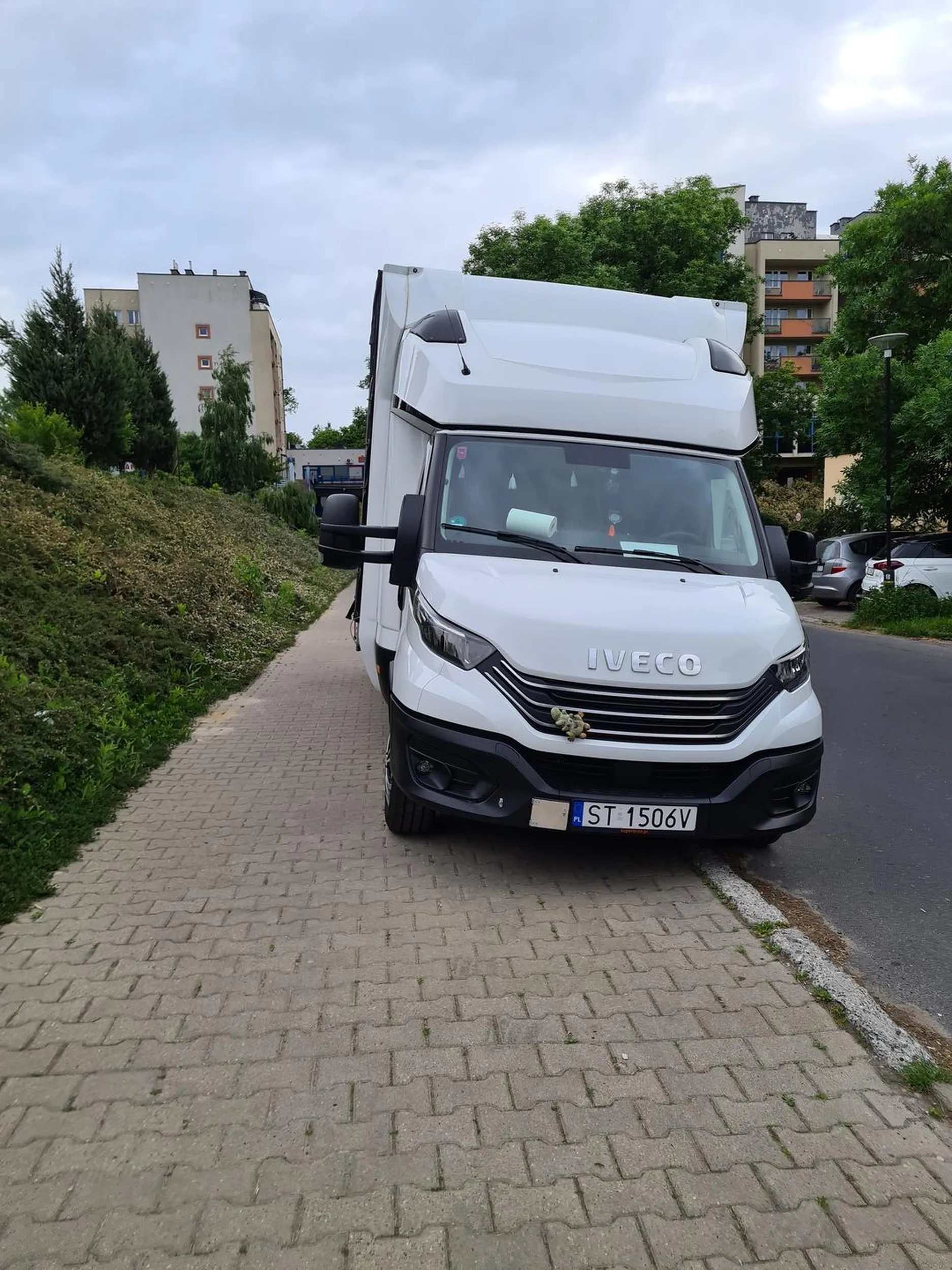 Pozostawione 1.5m chodnika to fikcja