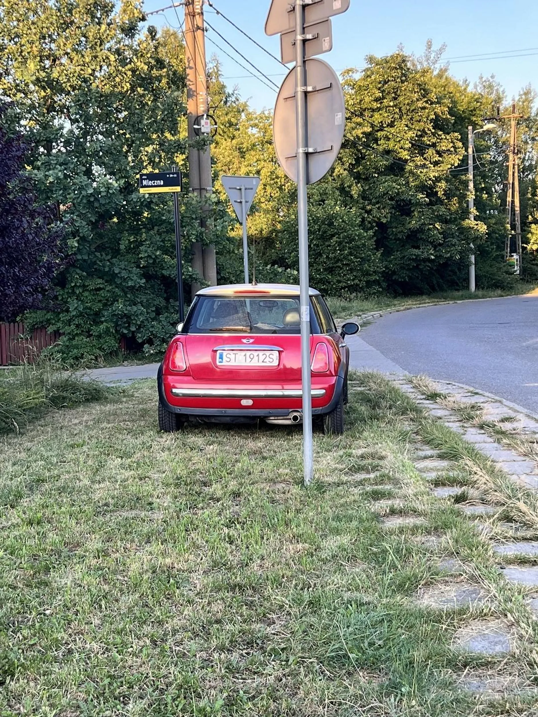 Następnym razem proponuję komuś do domu wjechać. Zgłoszono na SM.