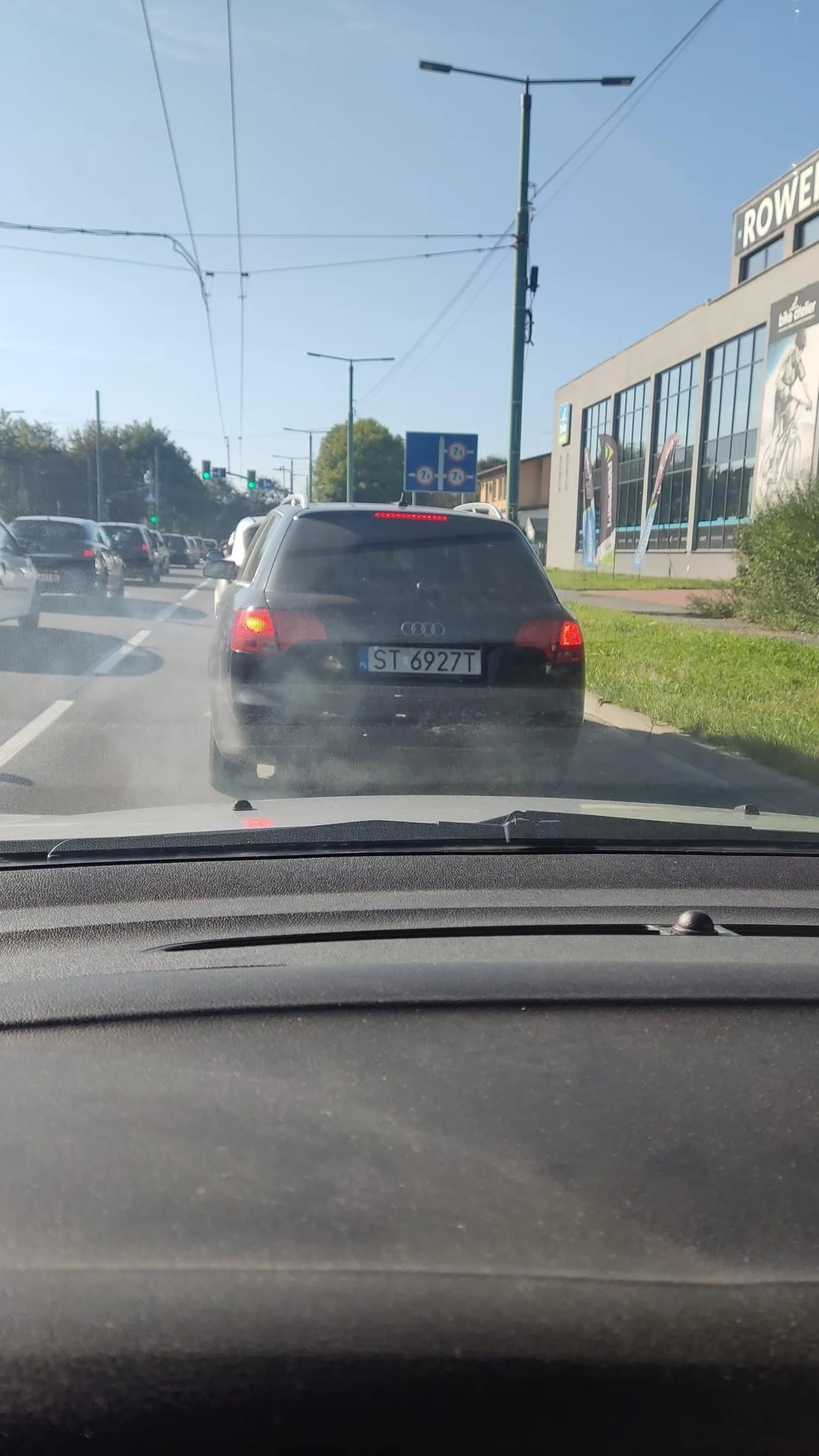 Gościu napraw tego gruza albo oddaj na złom jak Cie nie stać bo trujesz wszystkich dookoła