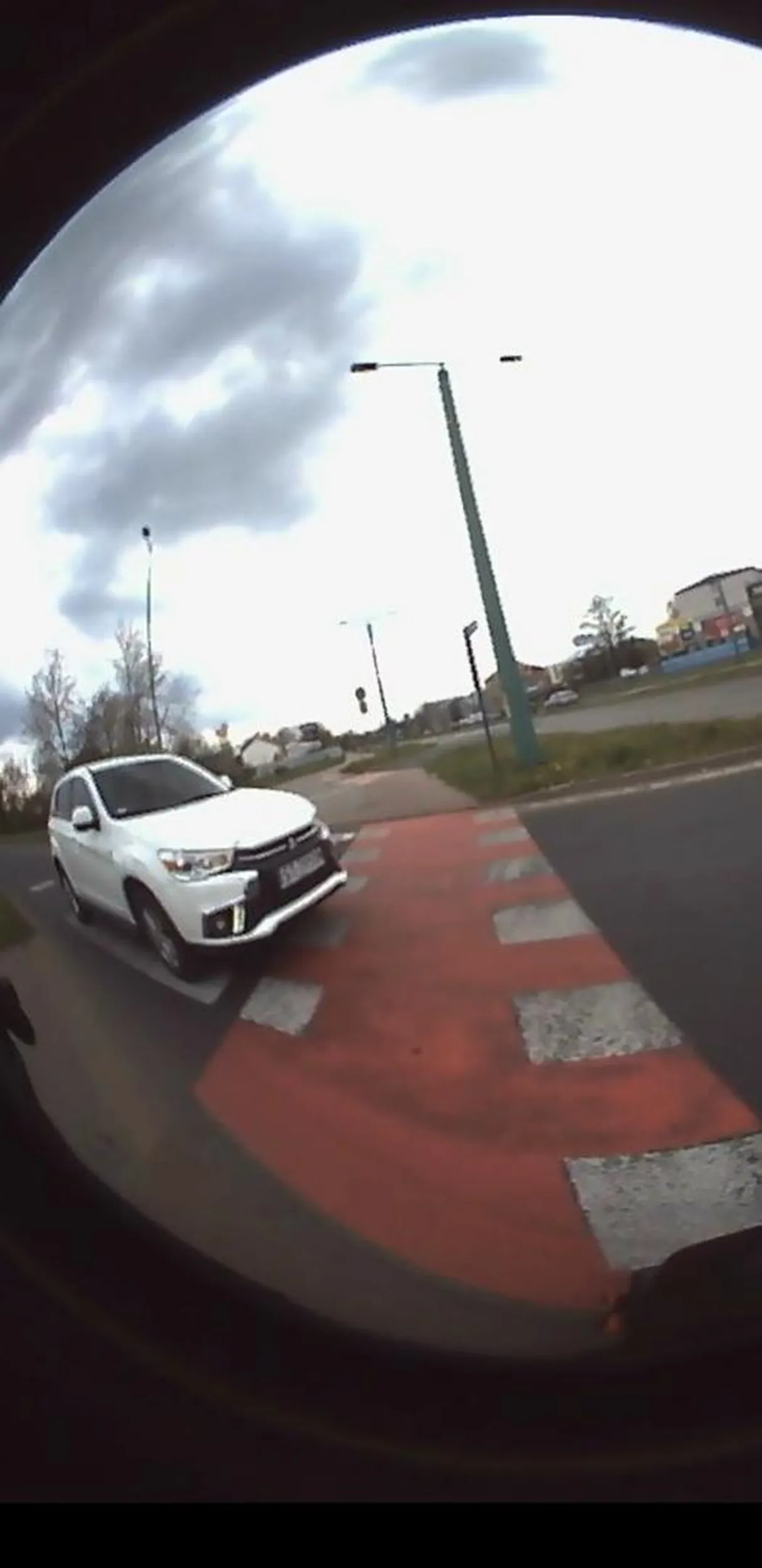 Następny znawca co kto, a sam głupi. Uczy innych o czym sam nie ma pojęcia. Taki qurwa zyebany buc.