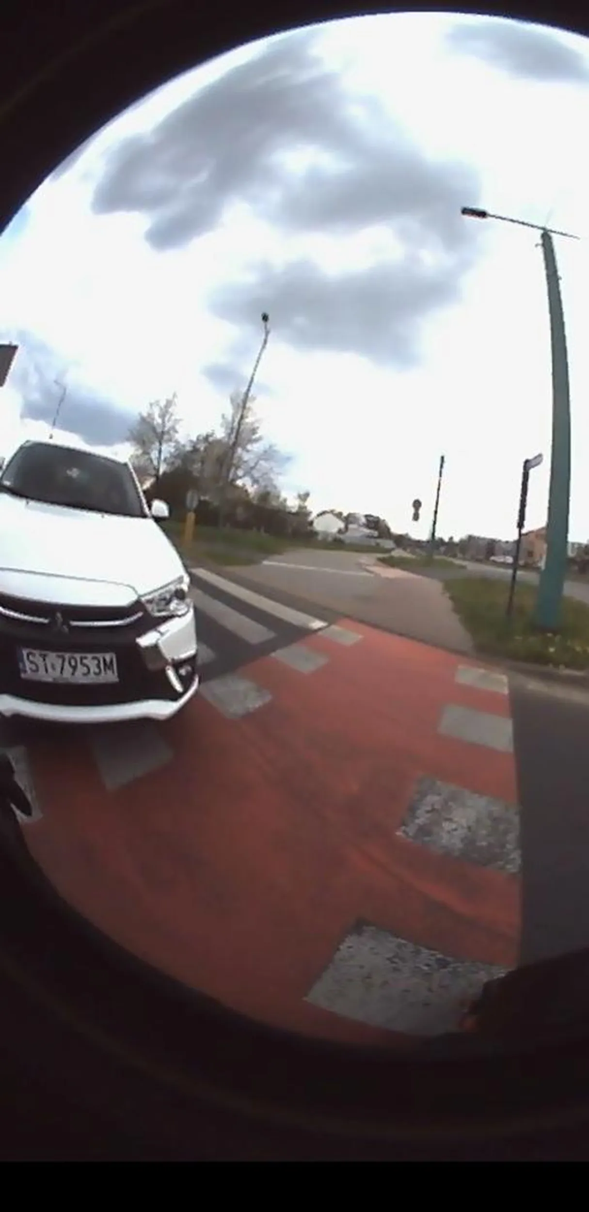 Następny znawca co kto, a sam głupi. Uczy innych o czym sam nie ma pojęcia. Taki qurwa zyebany buc.