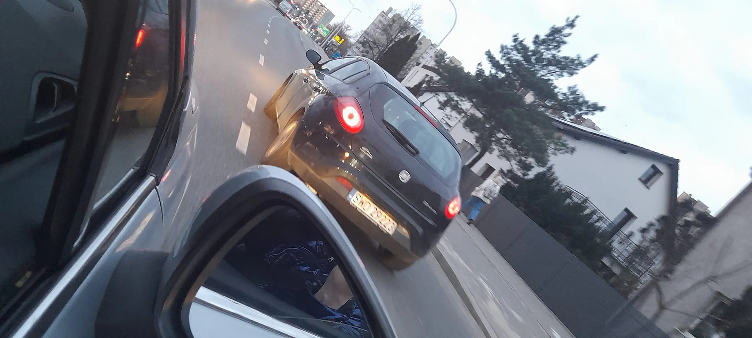 Przejechał w dniu dzisiejszym kota na ul niemodlinskiej w opolu, pan uwaza sprawe za smieszna, mam nadzieje ze kara go dosiegnie