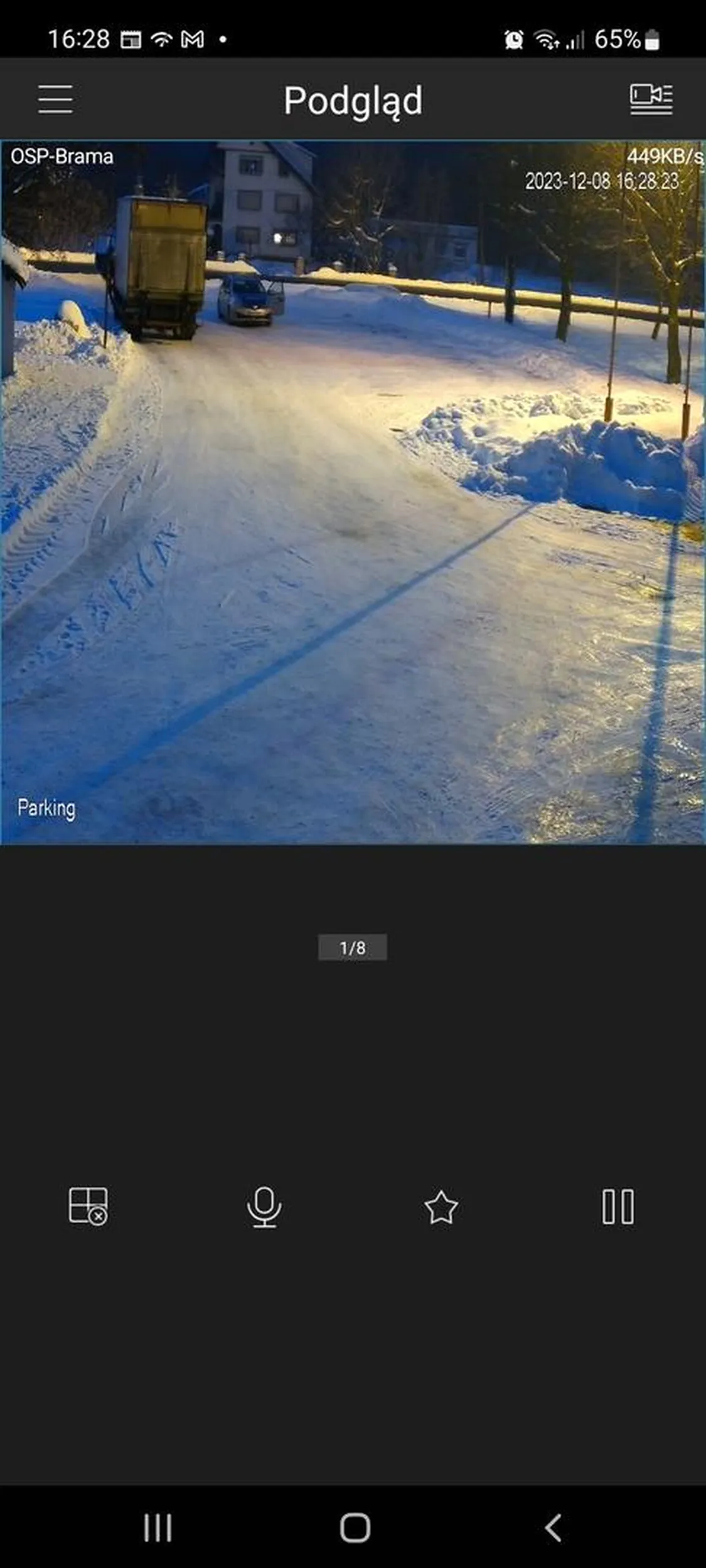 Kierowca parkuje na zakazie 2,5t. Po zwróceniu uwagi (przy dziecku) kierowca (jakis nadpobudliwy) grodzi, wulgarnie wyzywa I twierdzi że ON MOZE...