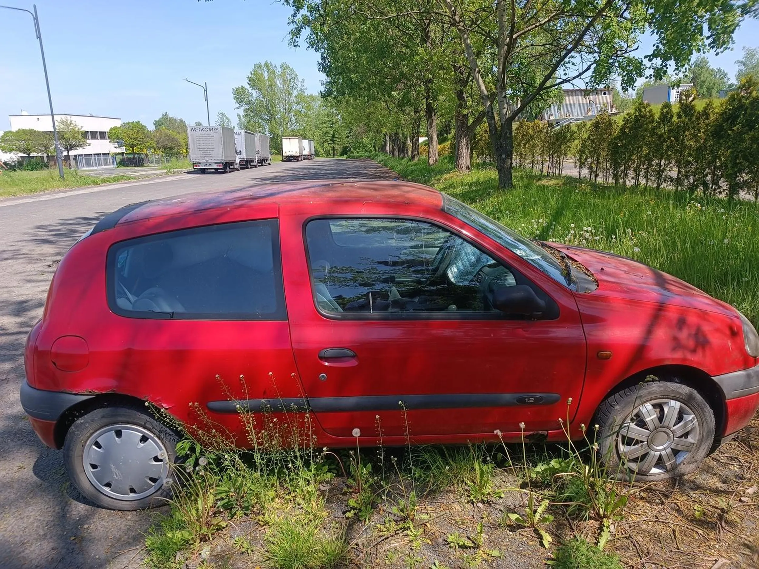 Auto porzucone, Mikołów woj.slaskie ul.Zwirki 65 (obok firmy wena)