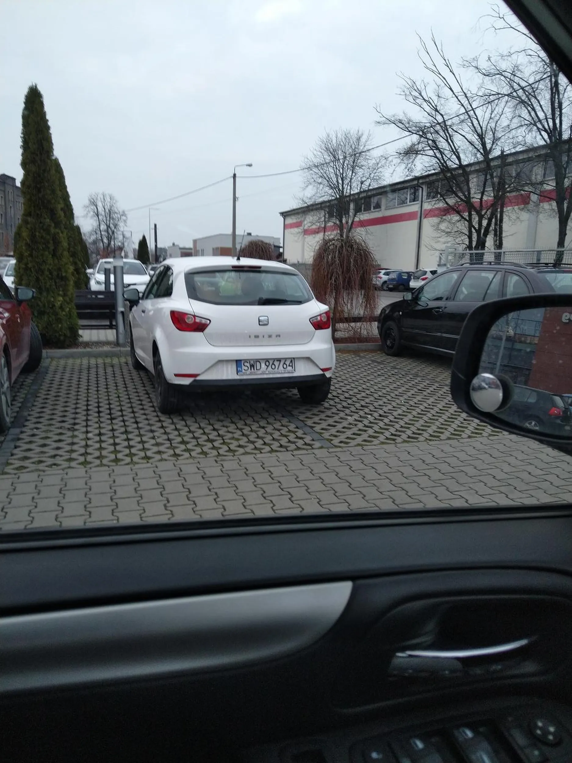 Szeroko drzwi mu się otwierają ?