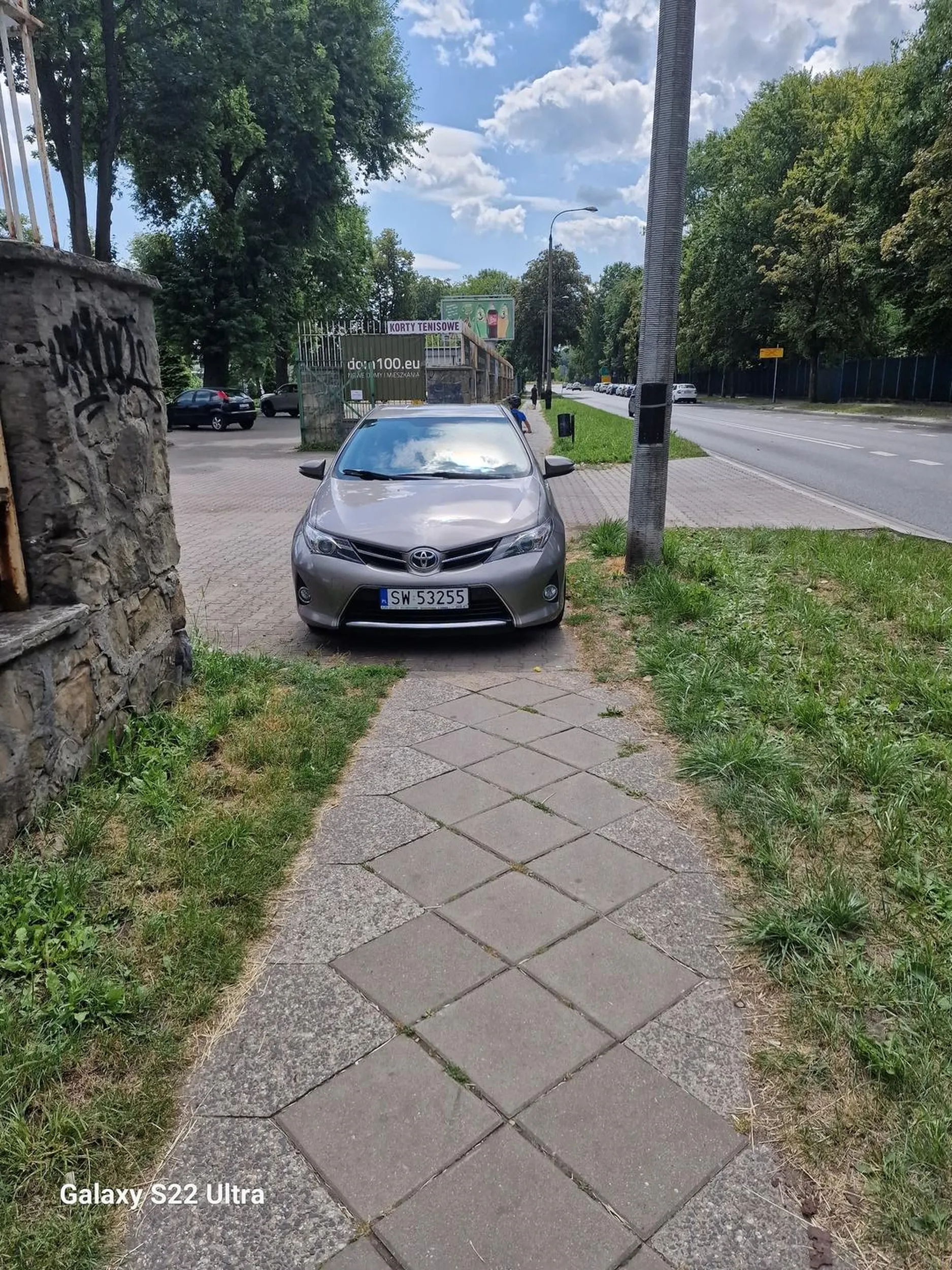 To trzeba być asem prawko z chipsów. A obok pusty parking
