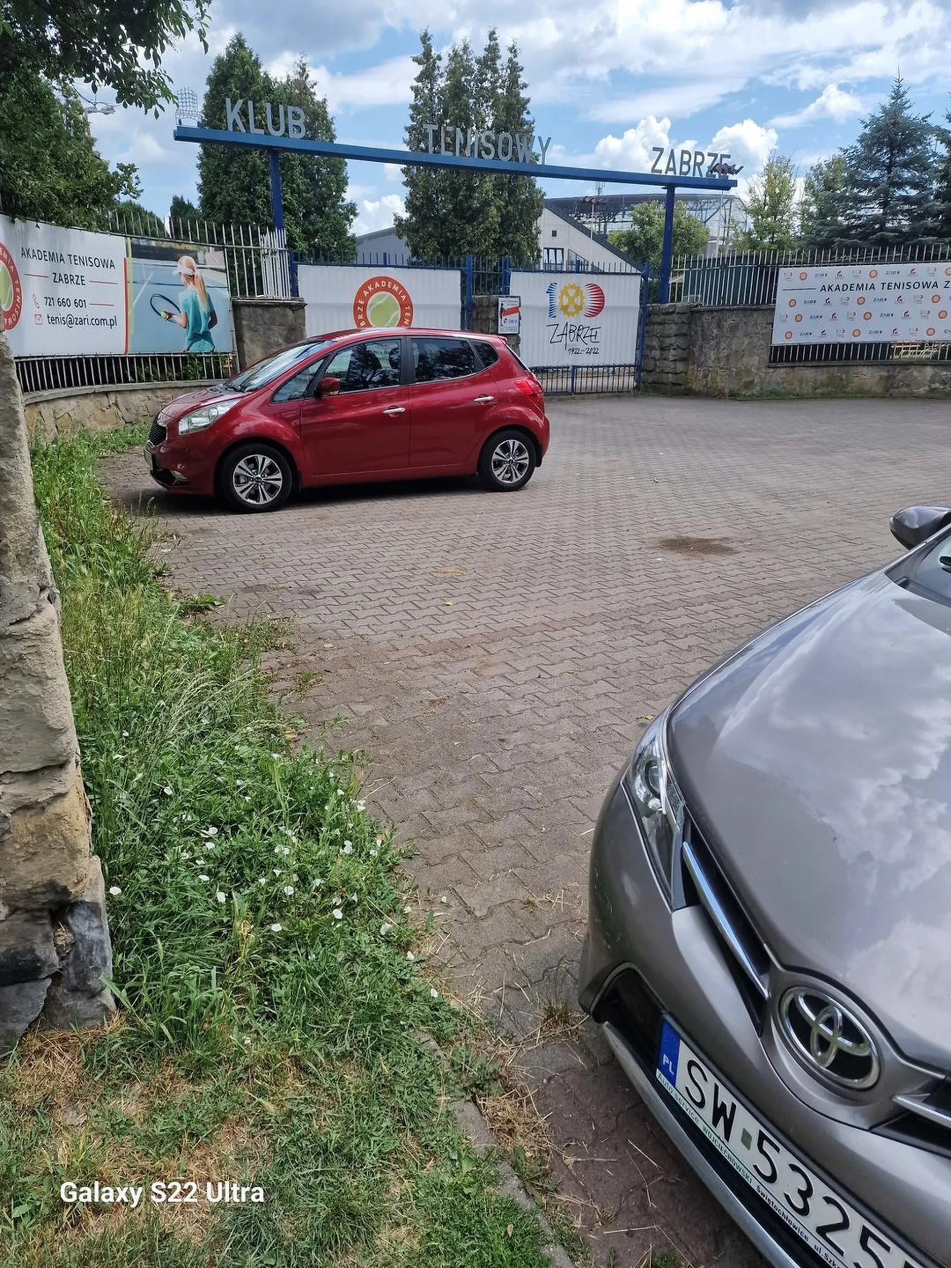 To trzeba być asem prawko z chipsów. A obok pusty parking