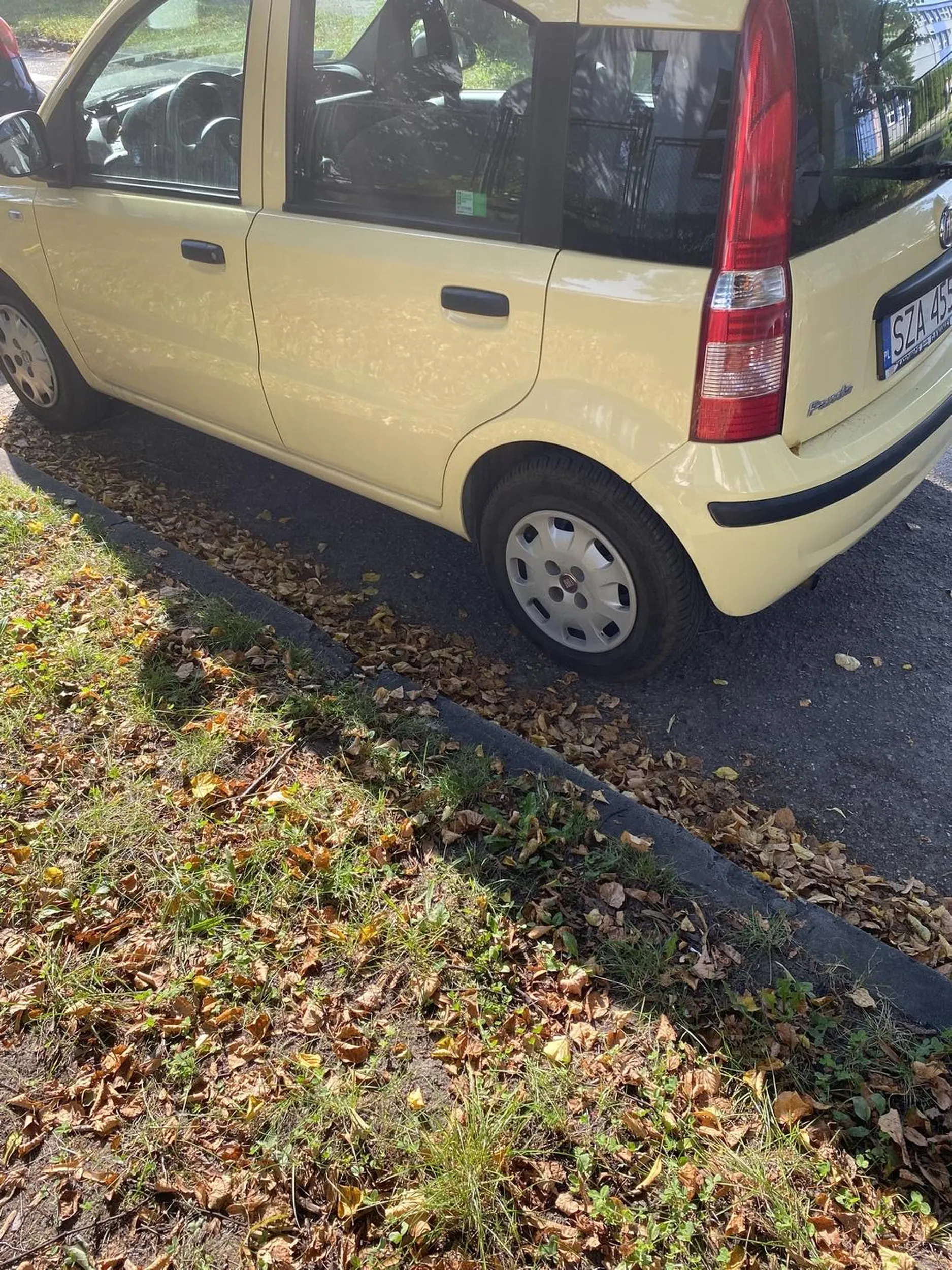 Oponent nie potrafi nawet poprawnie zaparkować przy krawężniku.