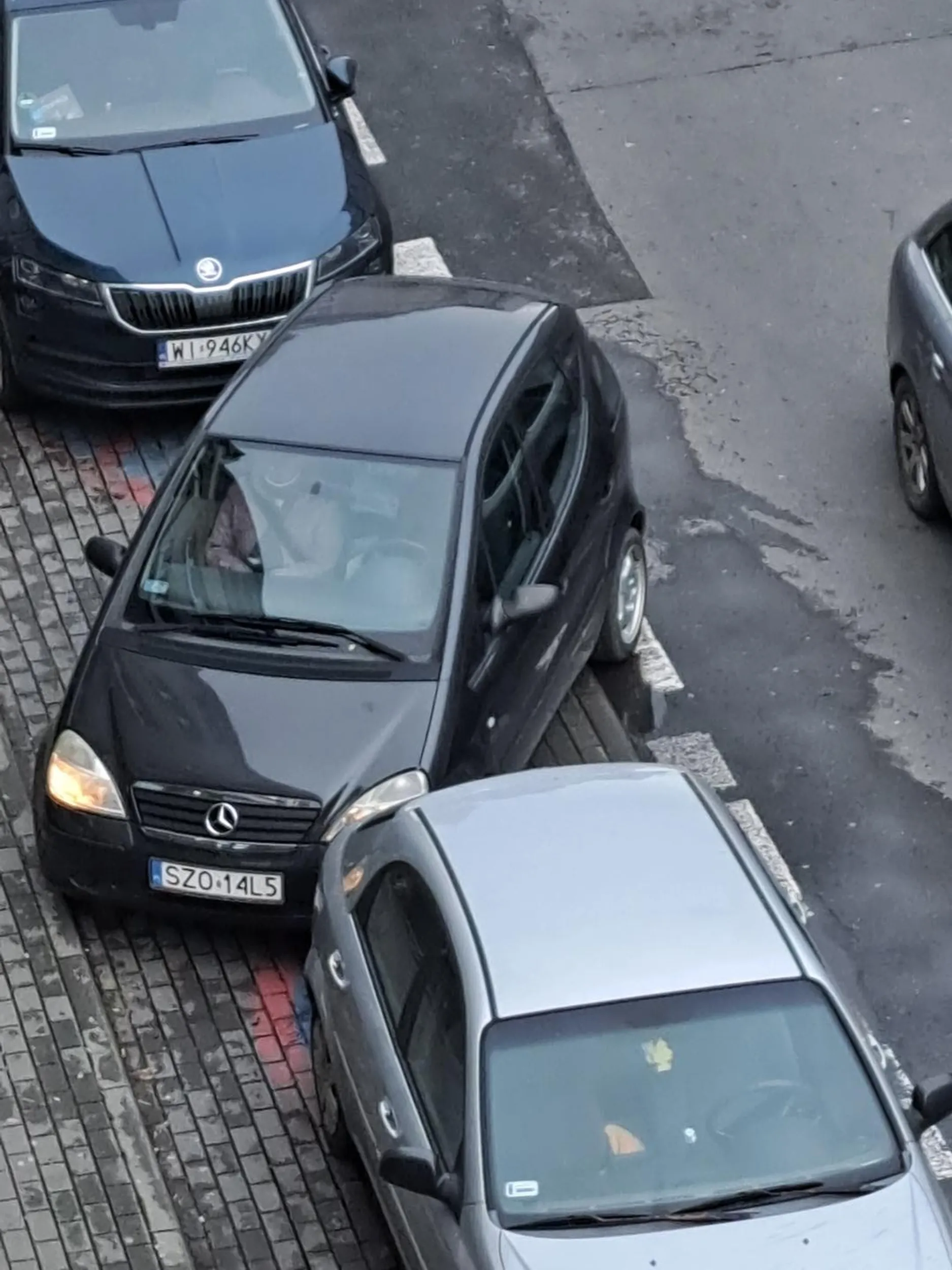 Parkować też trzeba umieć i nie utrudniać innym