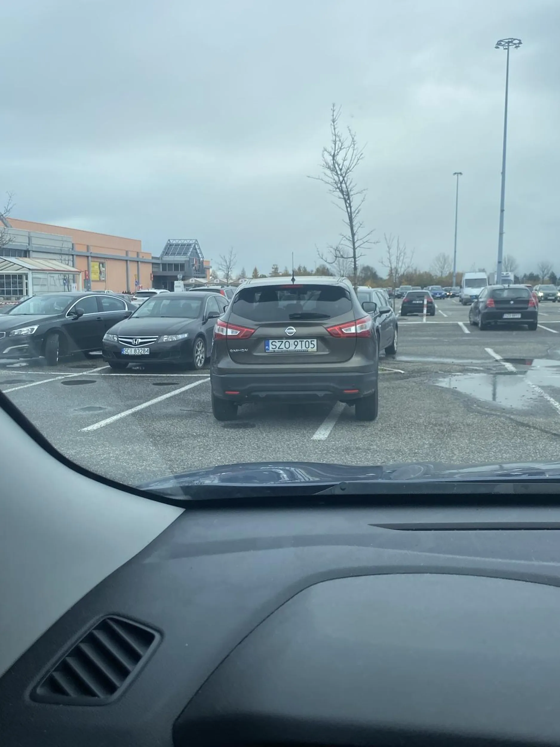 Komuś się przyda lekcja parkowania