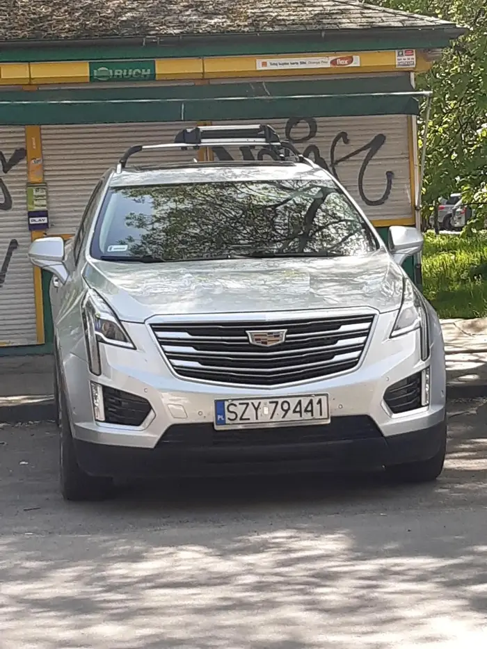 Cadillac parkujący czasami w Czyżynach.