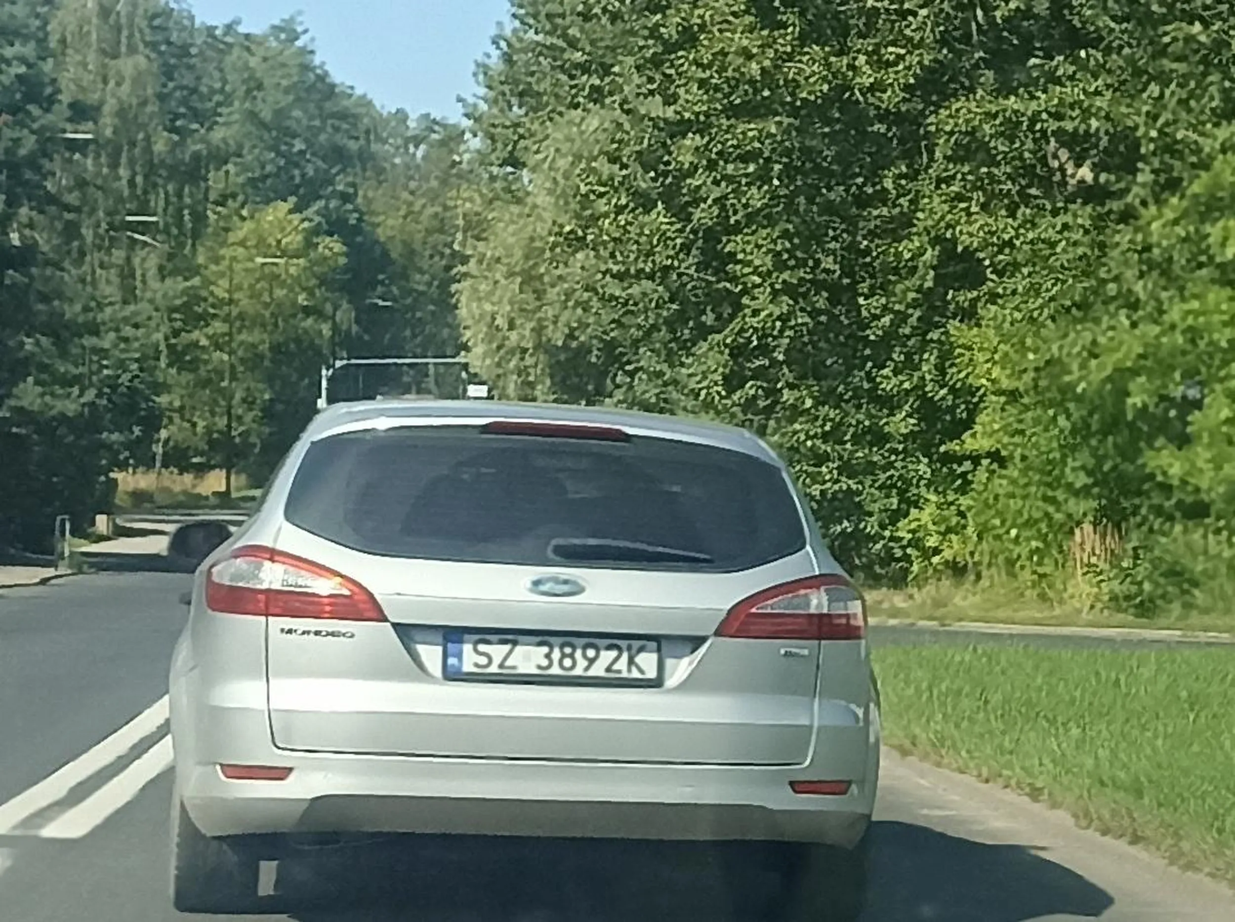 Uwaga burak zajeżdża drogę próbuje doprowadzić do kolizji