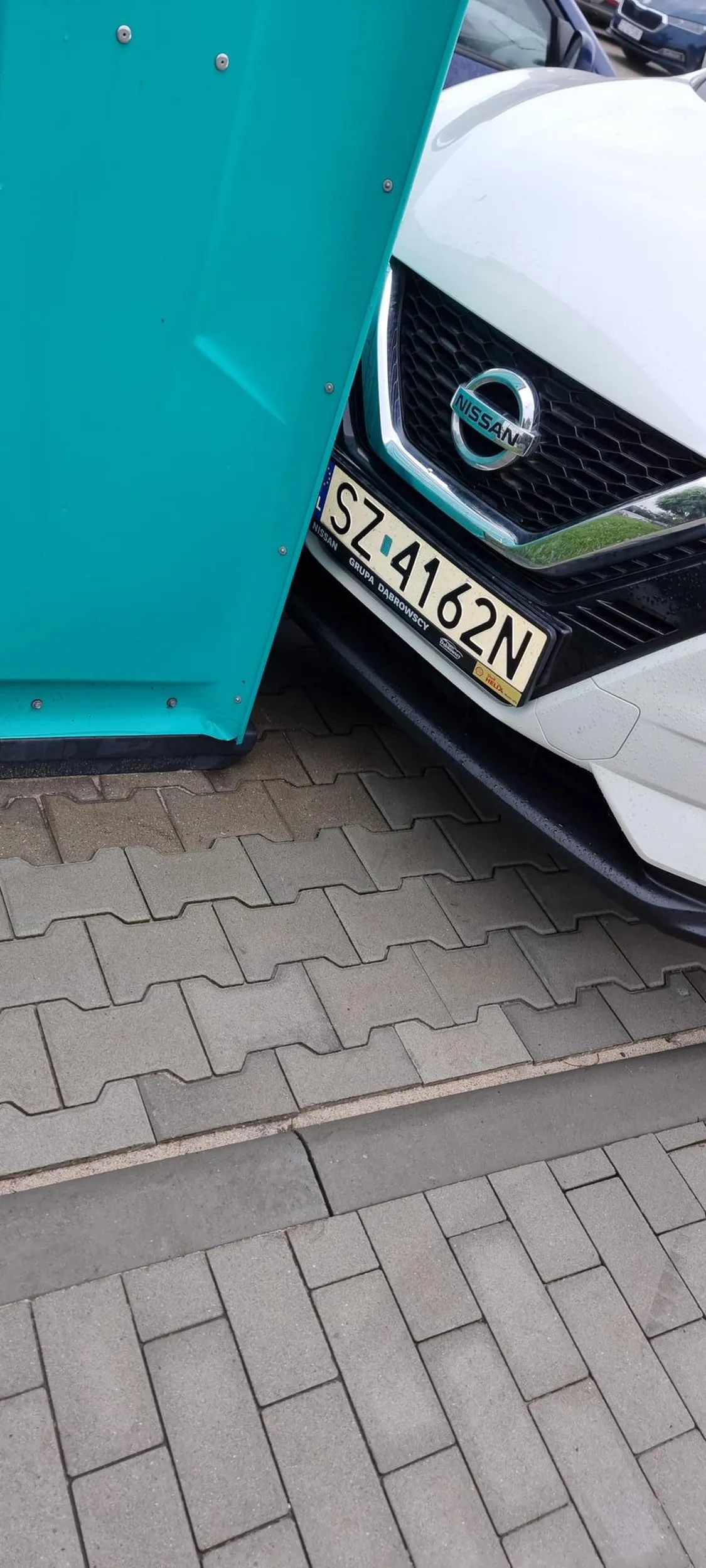 Pod szpitalem onkologicznym w gliwicach jakiś pajac zastawił kibel a 50 m dalej dużo wolnych miejsc, obstawiam że przesiadł się z bmw